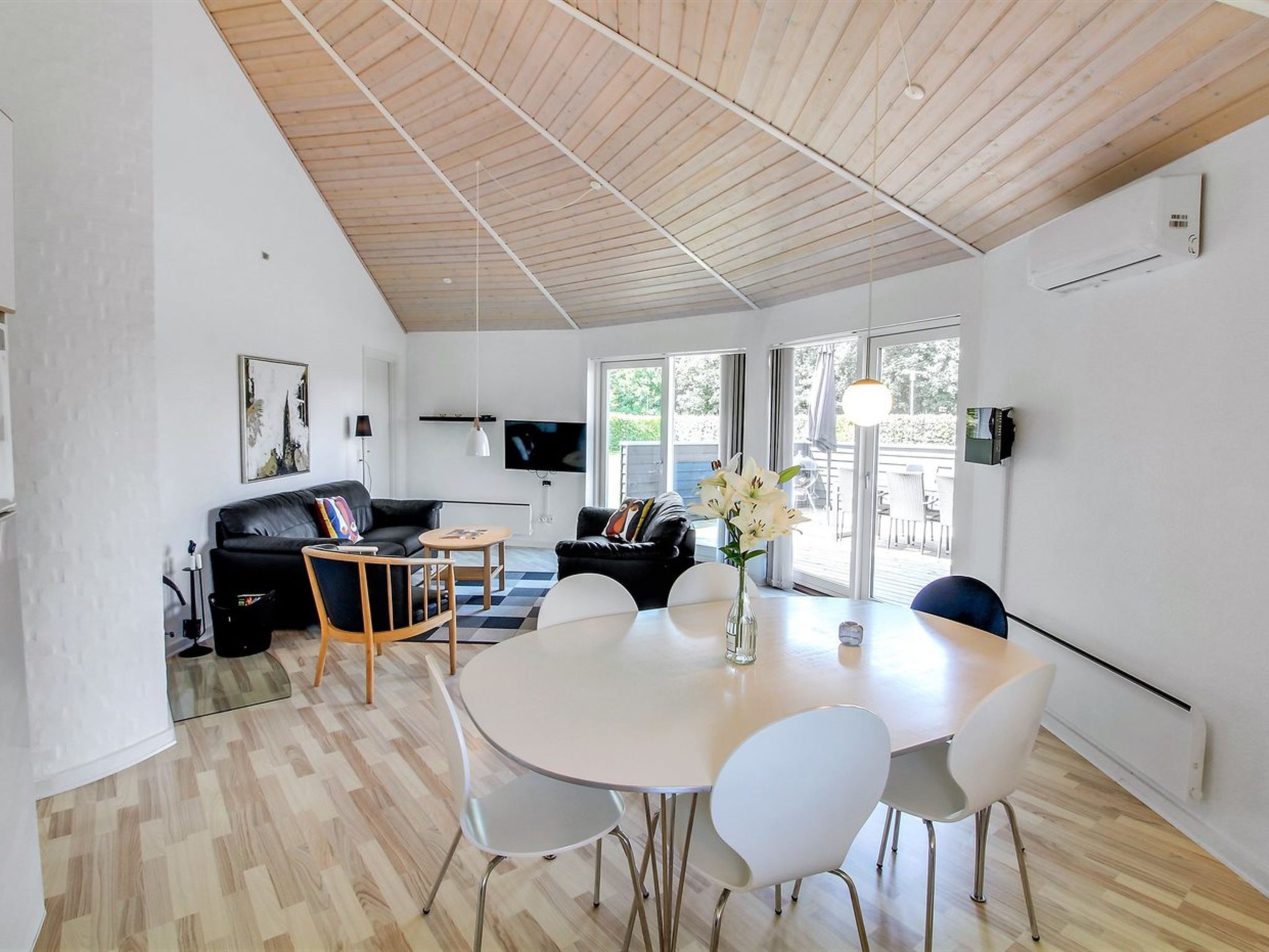 "Jani" - 25km from the sea-Binnen