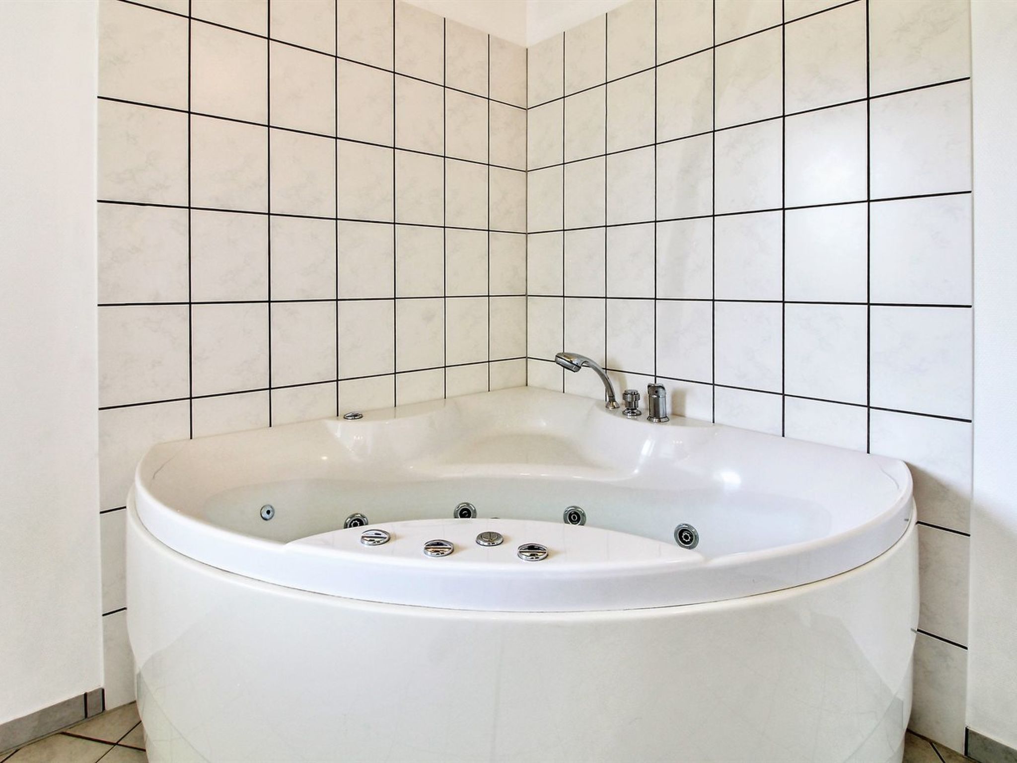 "Jani" - 25km from the sea-Binnen