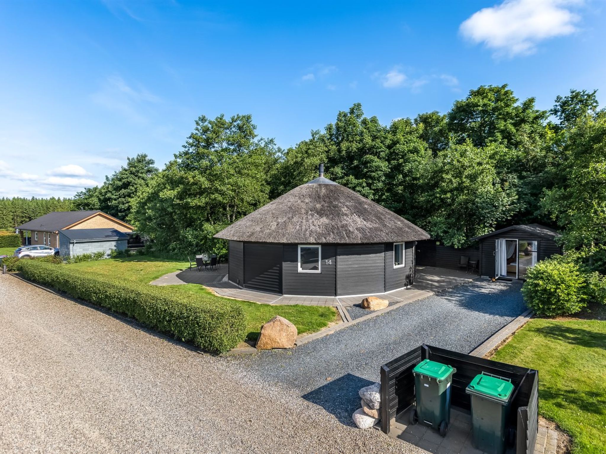 "Adrienne" - 35km from the sea-Draußen