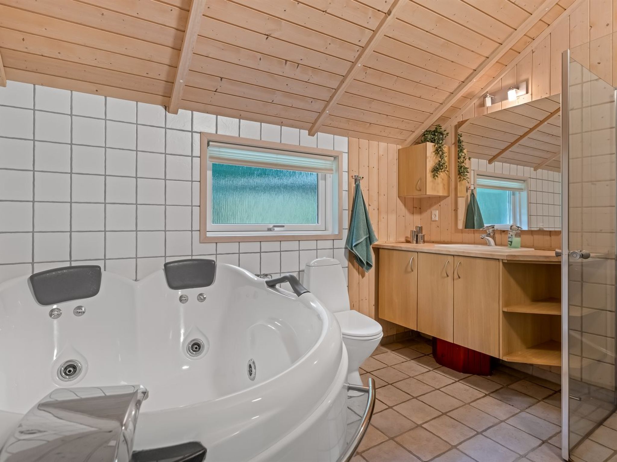 "Kaare" - 34.2km from the sea - Binnen