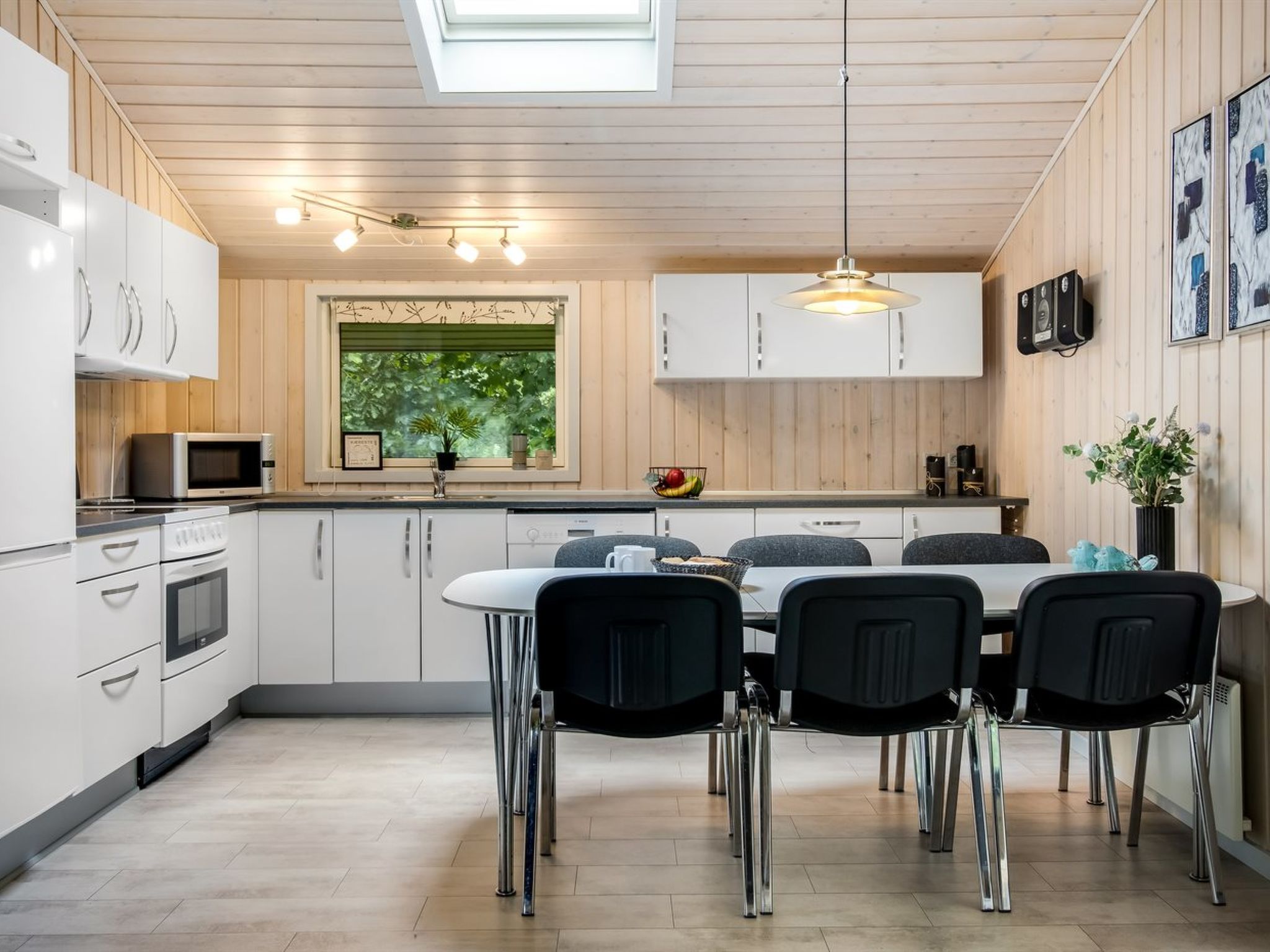 "Jutta" - 28km from the sea-Inside