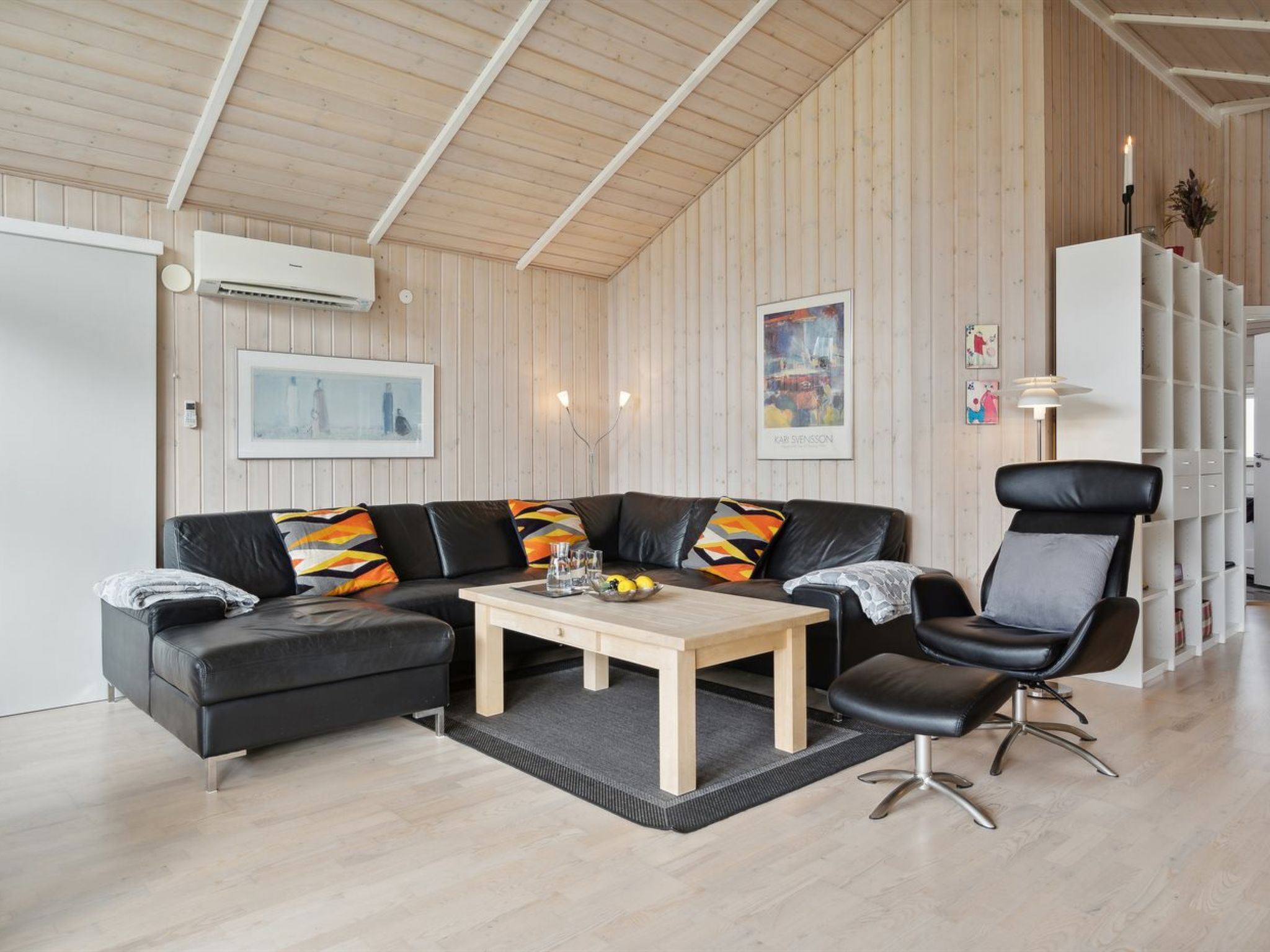 "Elif" - 30km from the sea - Binnen
