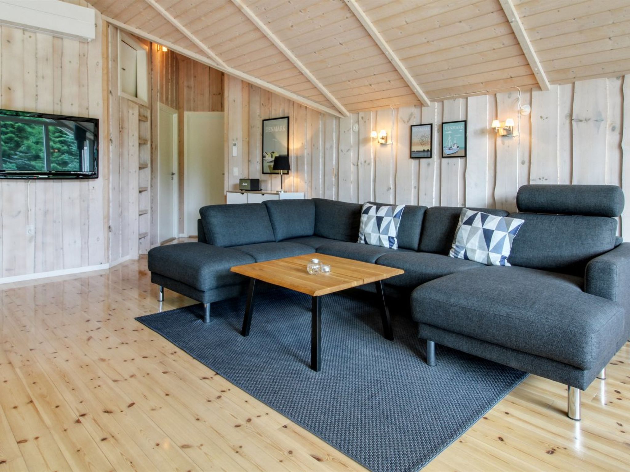 "Sanna" - 30km from the sea - Binnen