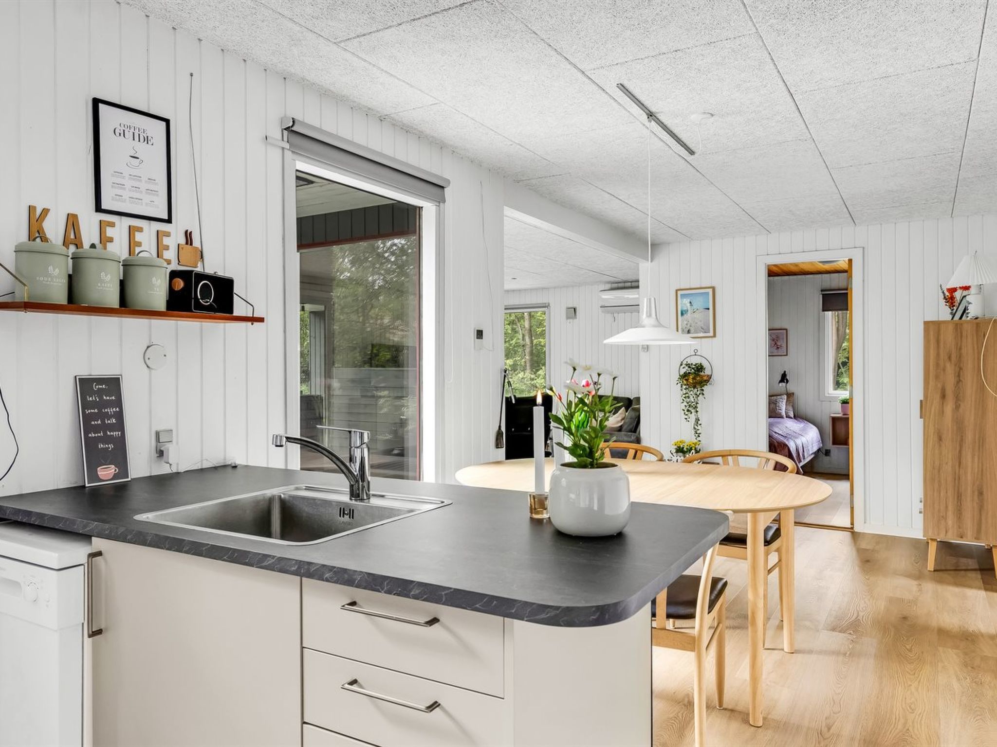 "Nyalle" - 30km from the sea - Binnen
