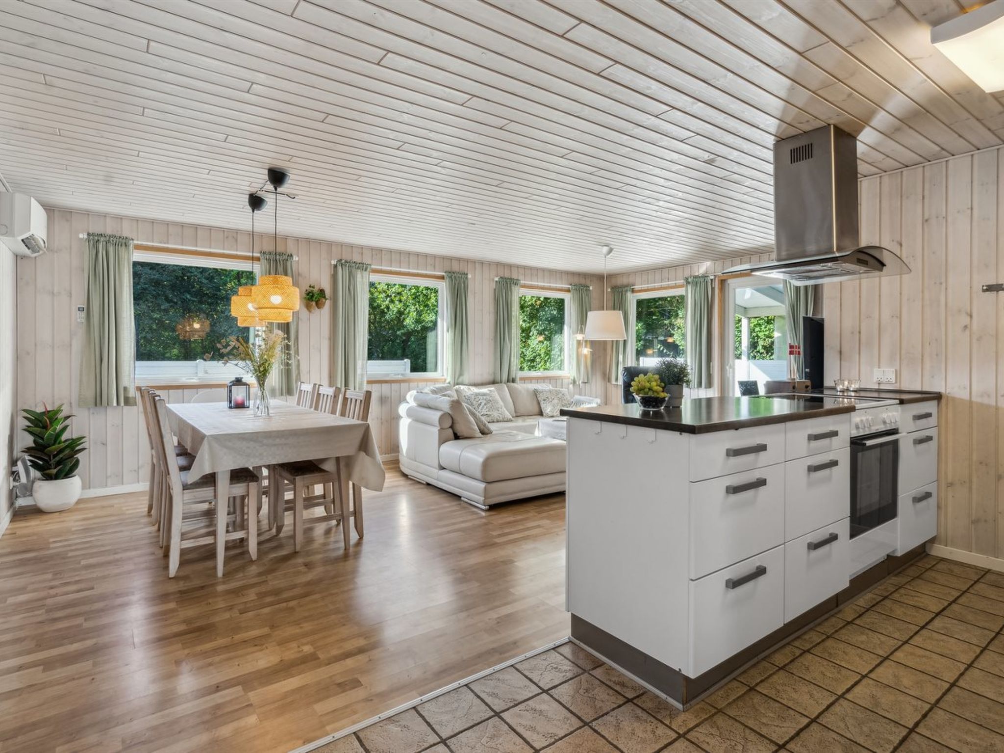 "Viljo" - 30km from the sea - Binnen