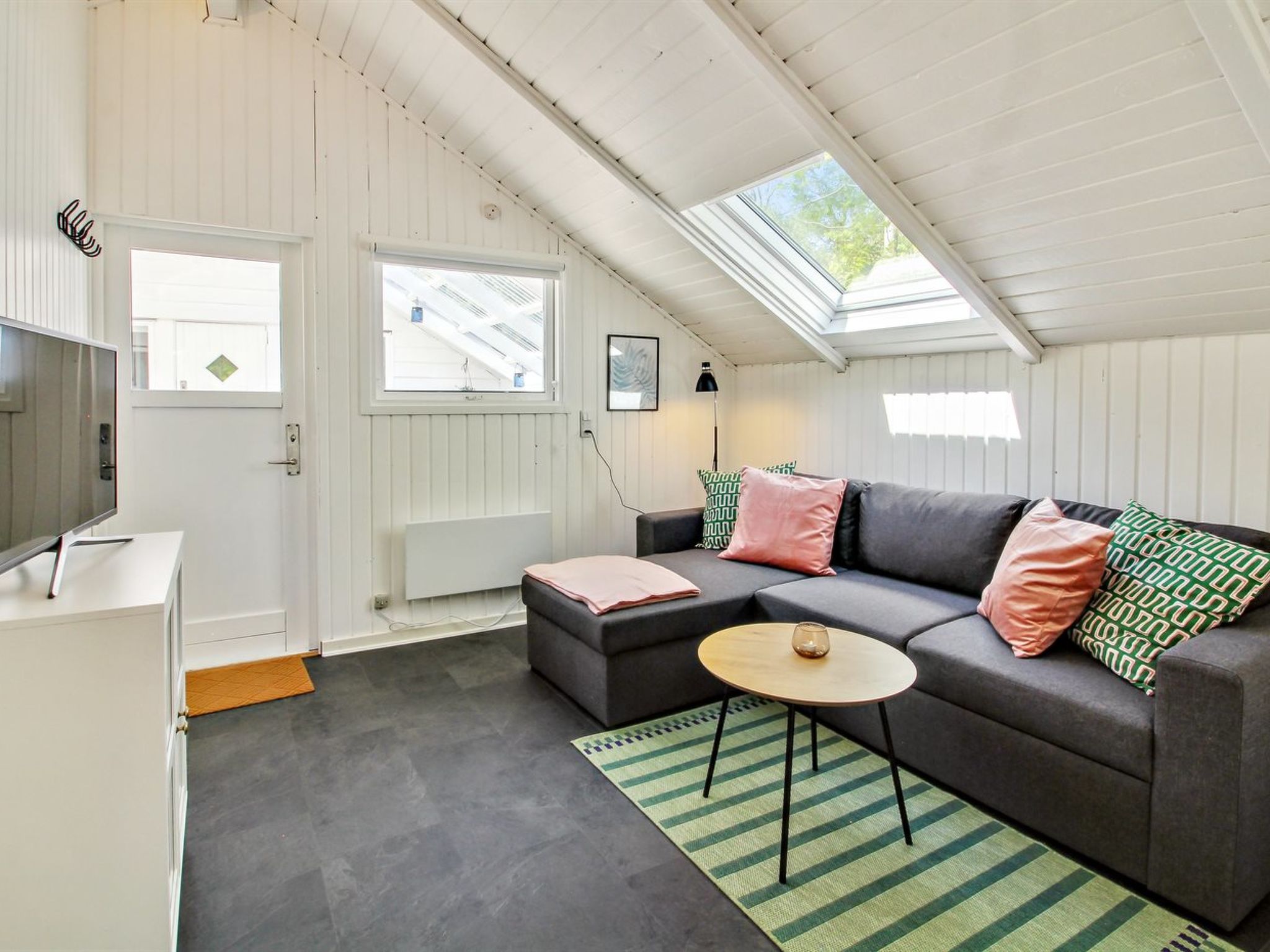 "Jaakob" - 30km from the sea - Binnen