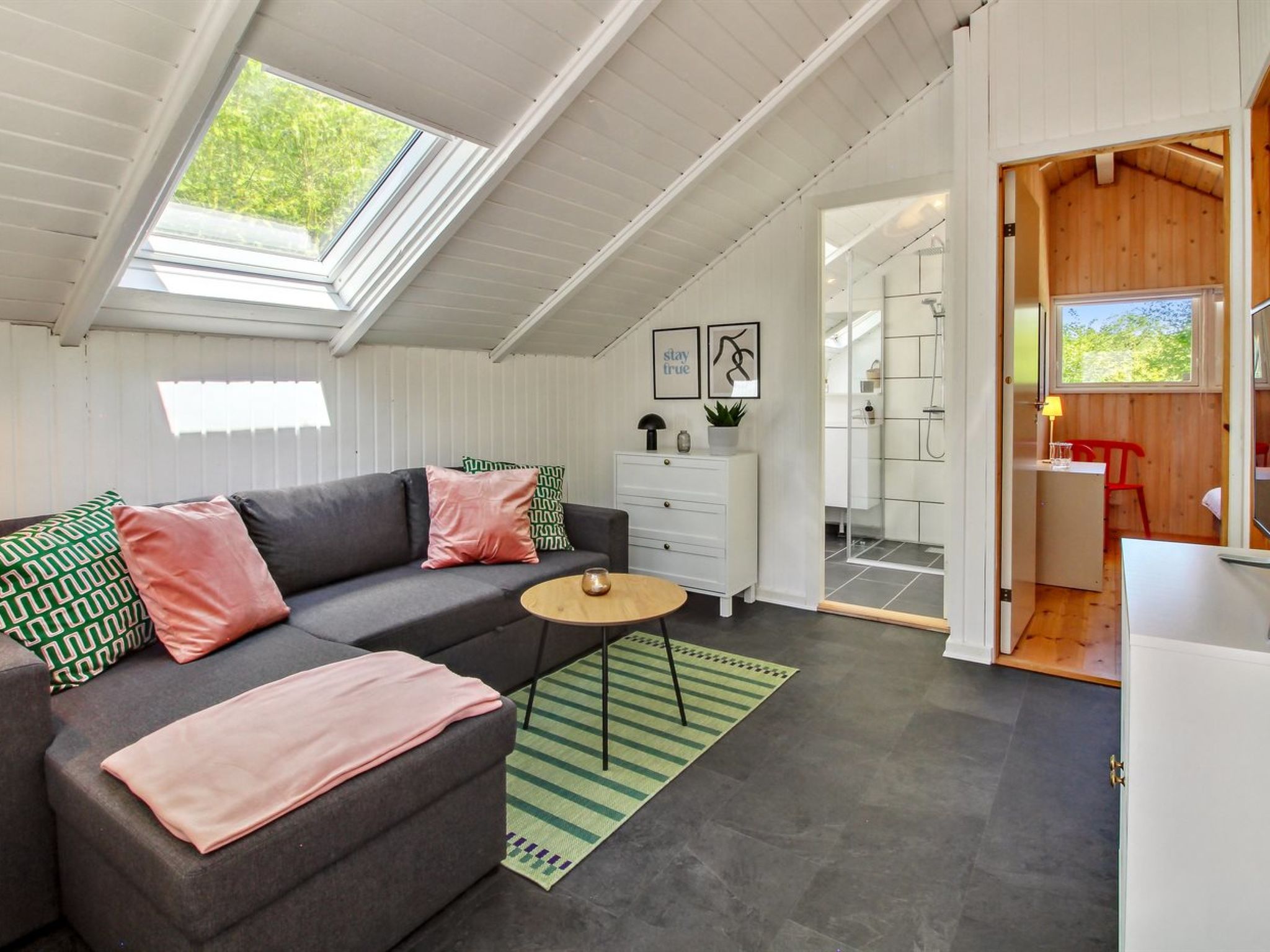"Jaakob" - 30km from the sea - Binnen