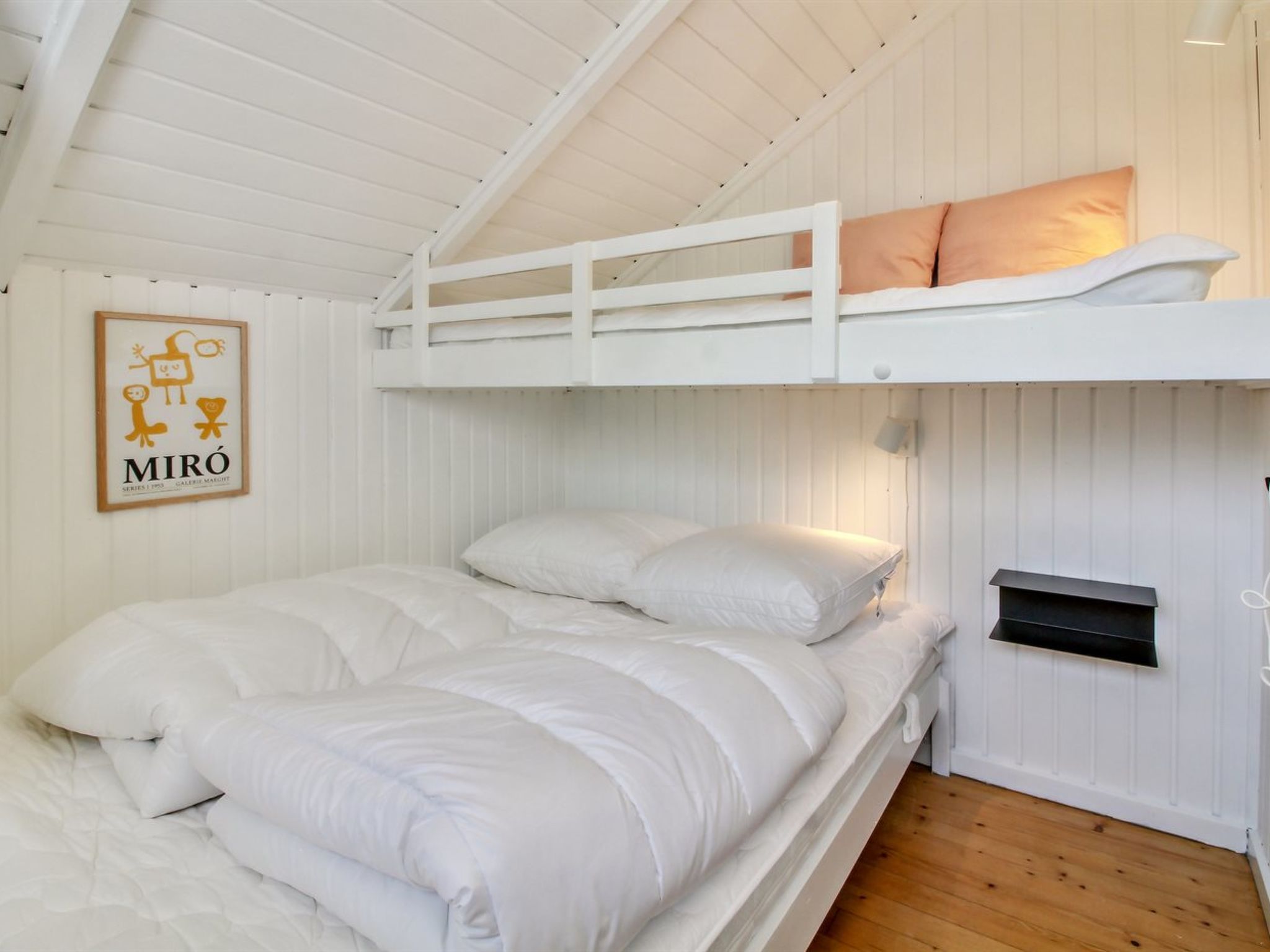 "Jaakob" - 30km from the sea - Binnen