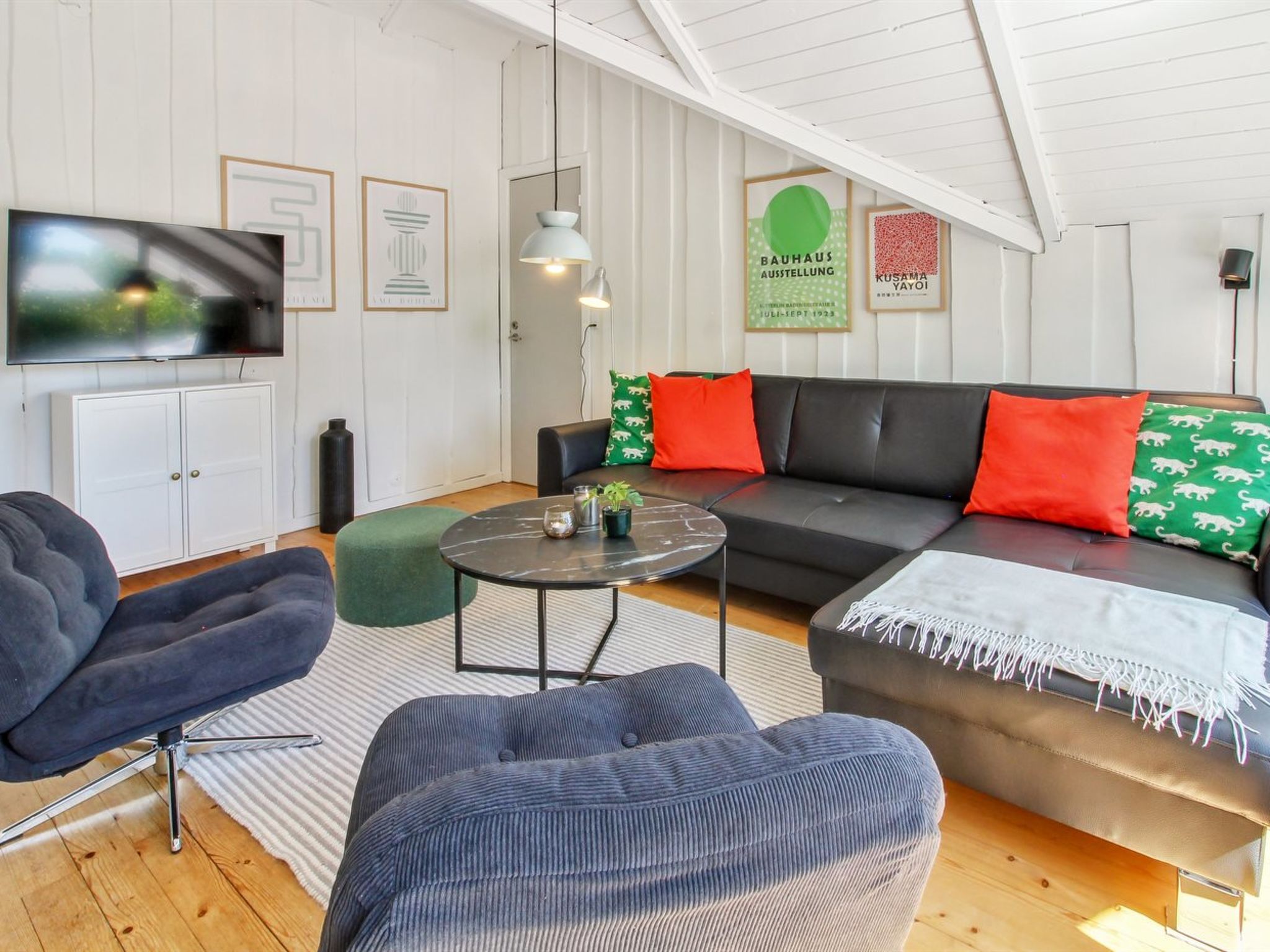 "Jaakob" - 30km from the sea - Binnen