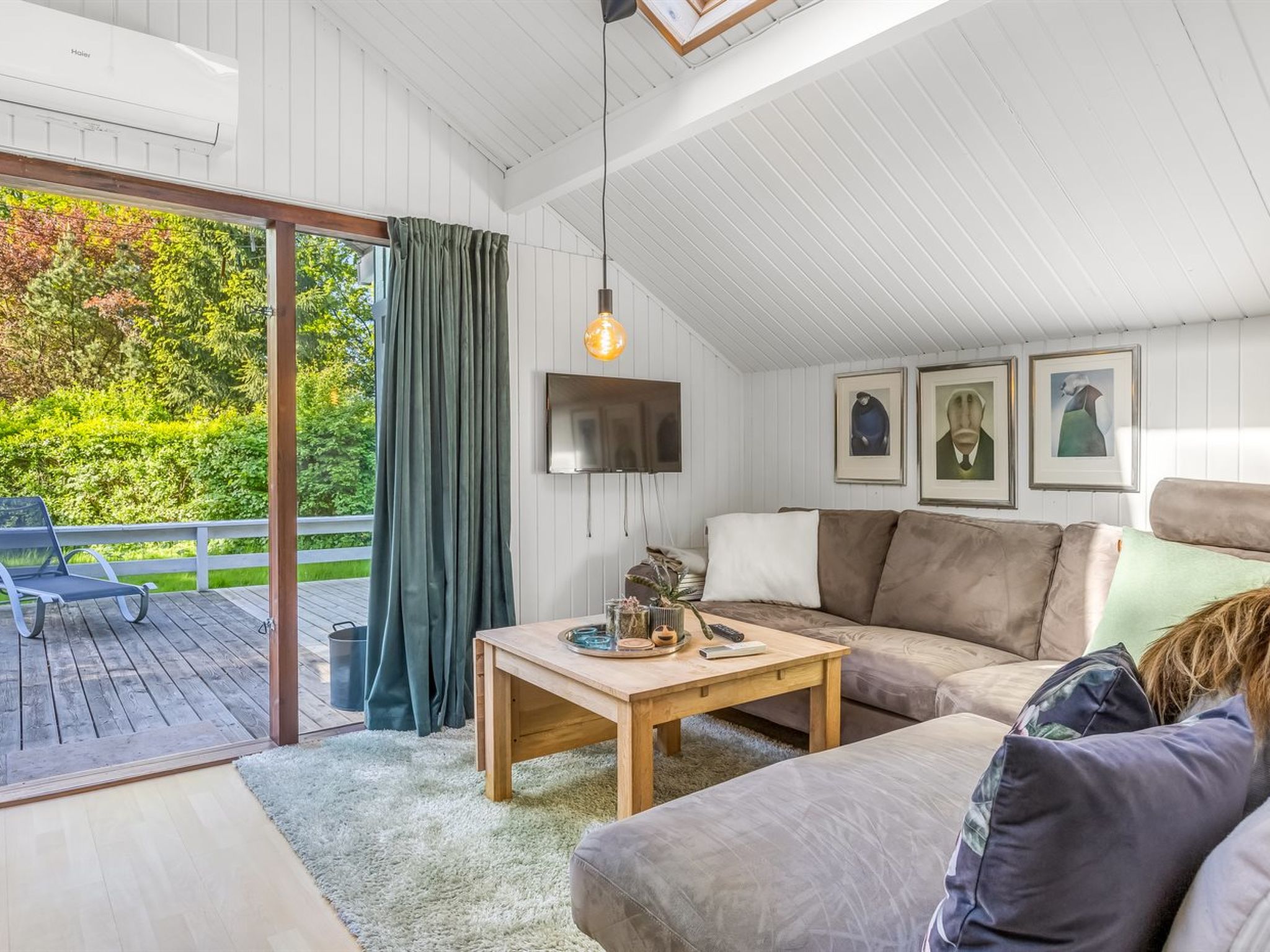 "Ung" - 30km from the sea-Binnen