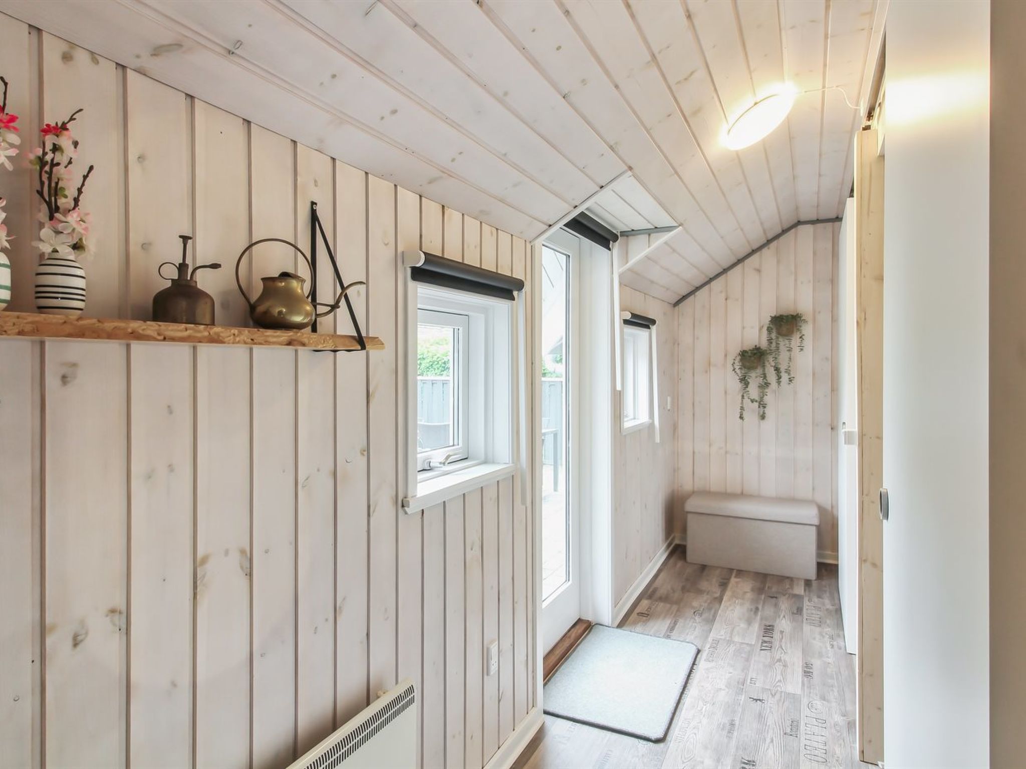 "Lenya" - 33km from the sea - Binnen