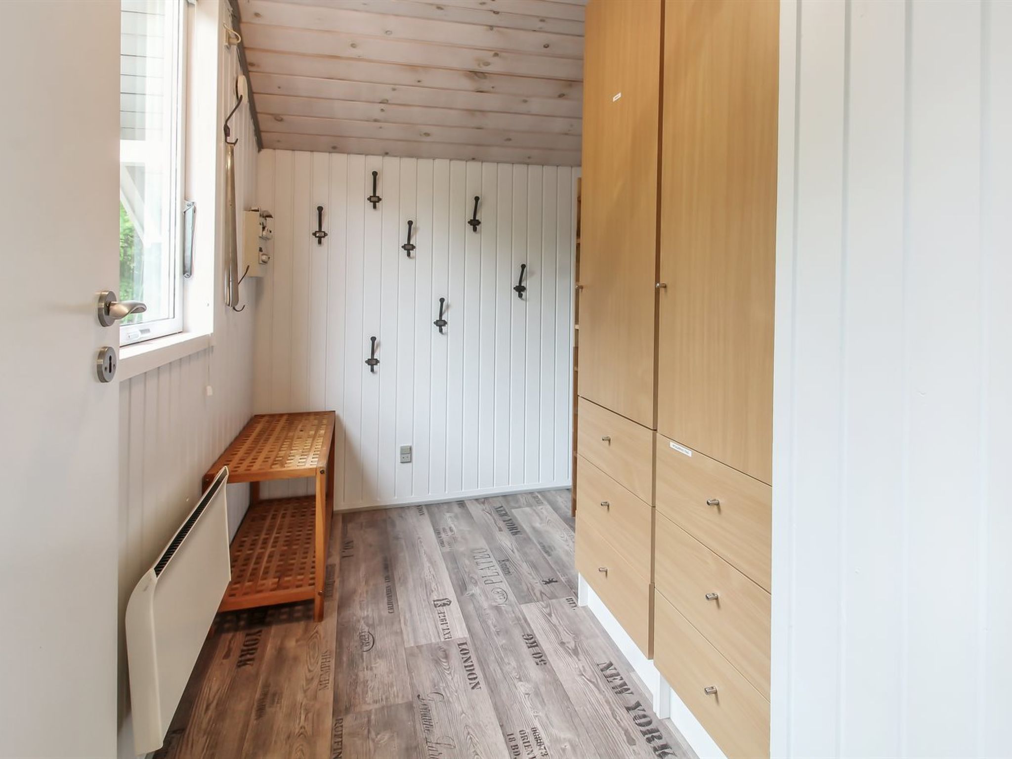 "Lenya" - 33km from the sea - Binnen