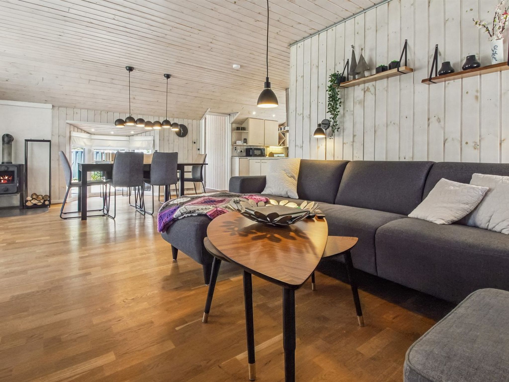"Lenya" - 33km from the sea - Binnen