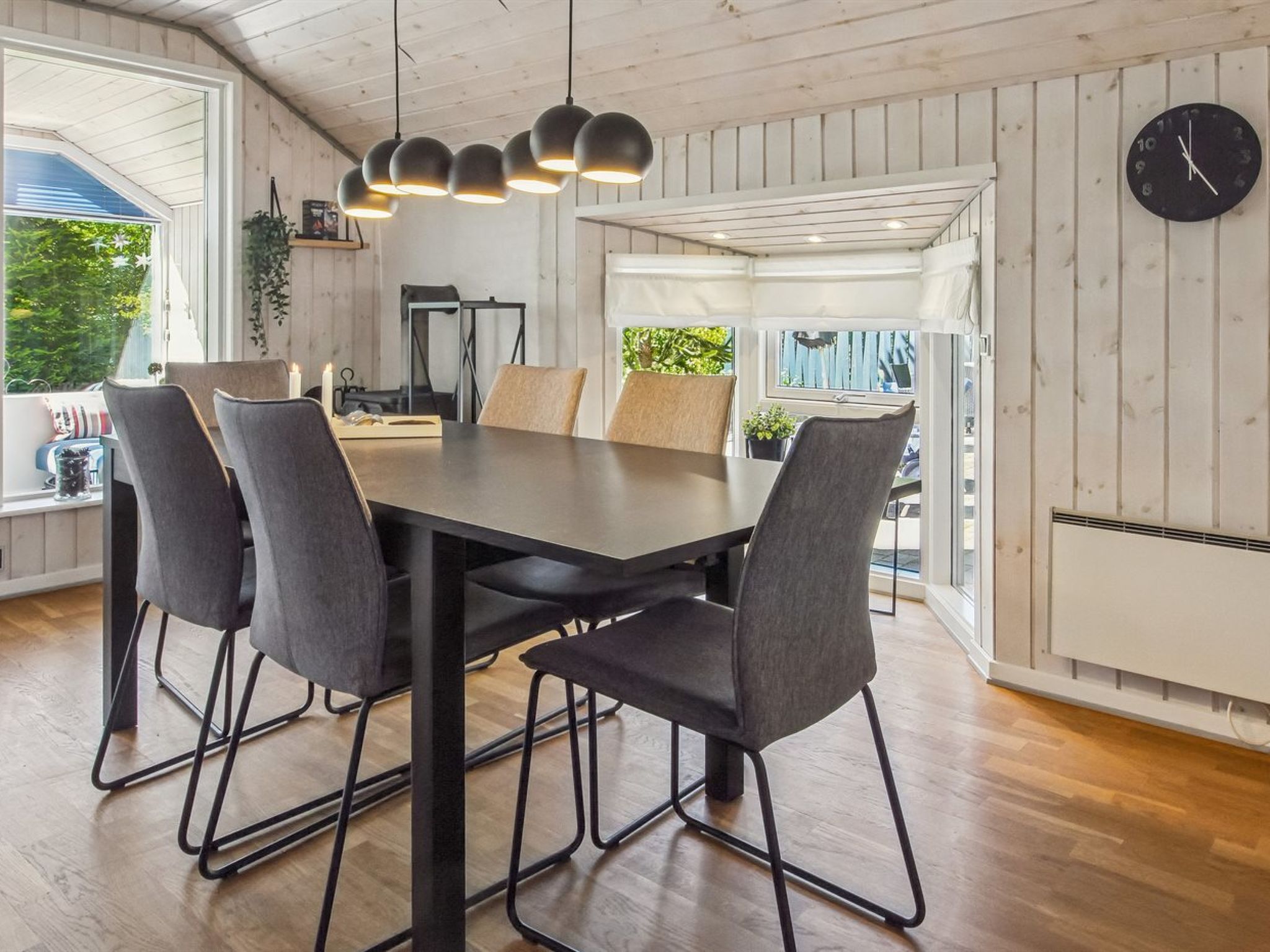 "Lenya" - 33km from the sea - Binnen