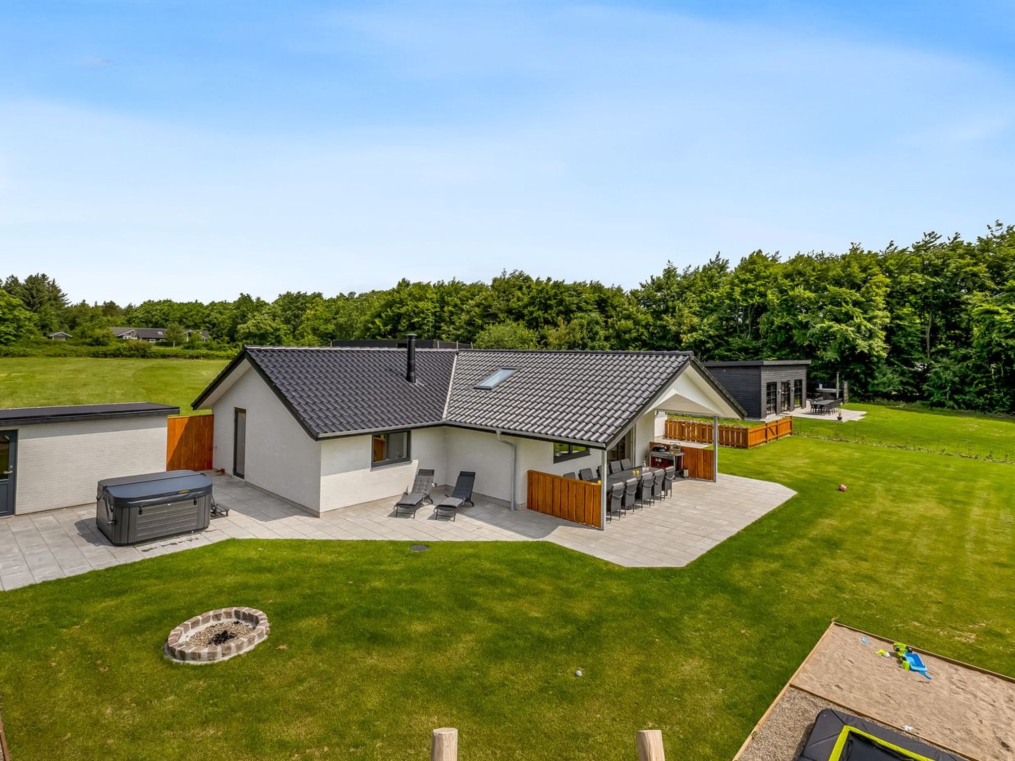 "Alvira" - 30km from the sea
