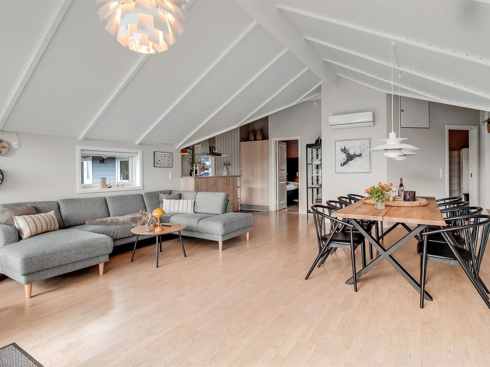"Truels" - 30km from the sea-Inside