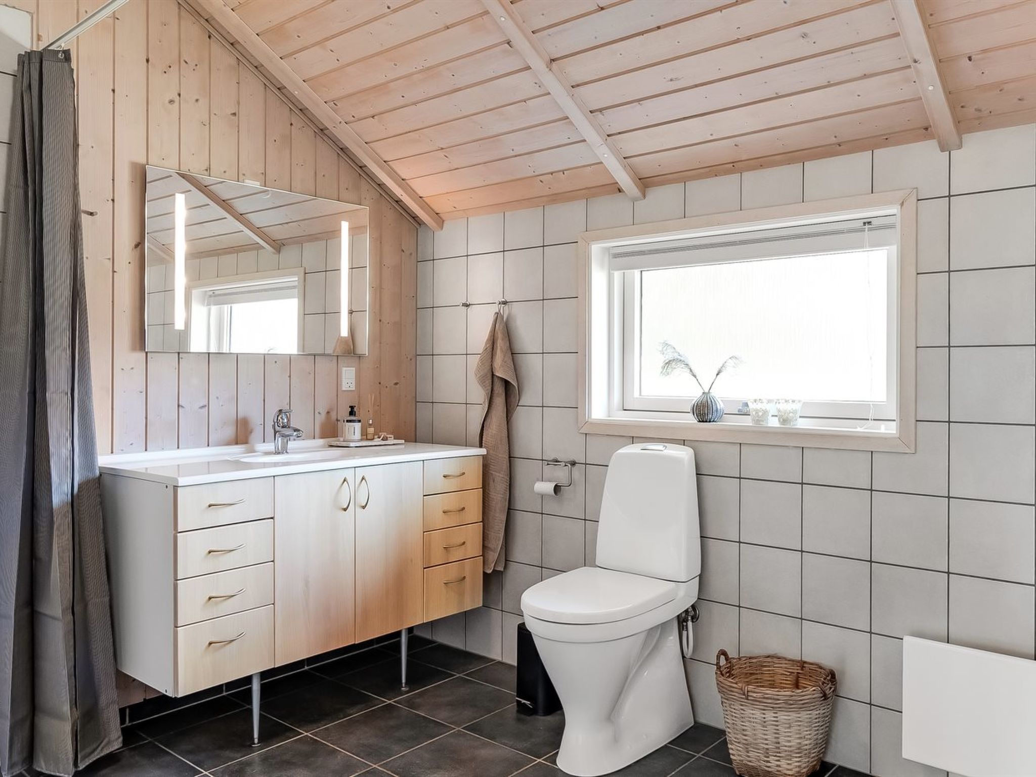 "Truels" - 30km from the sea-Inside