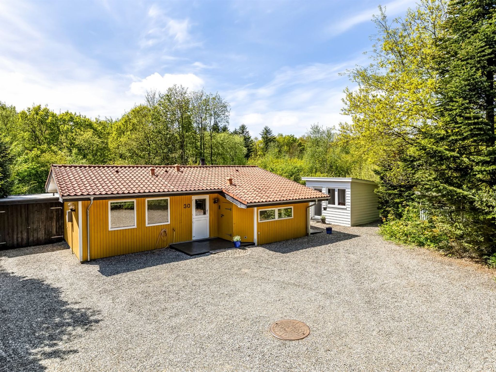 "Frethi" - 30km from the sea - Outside