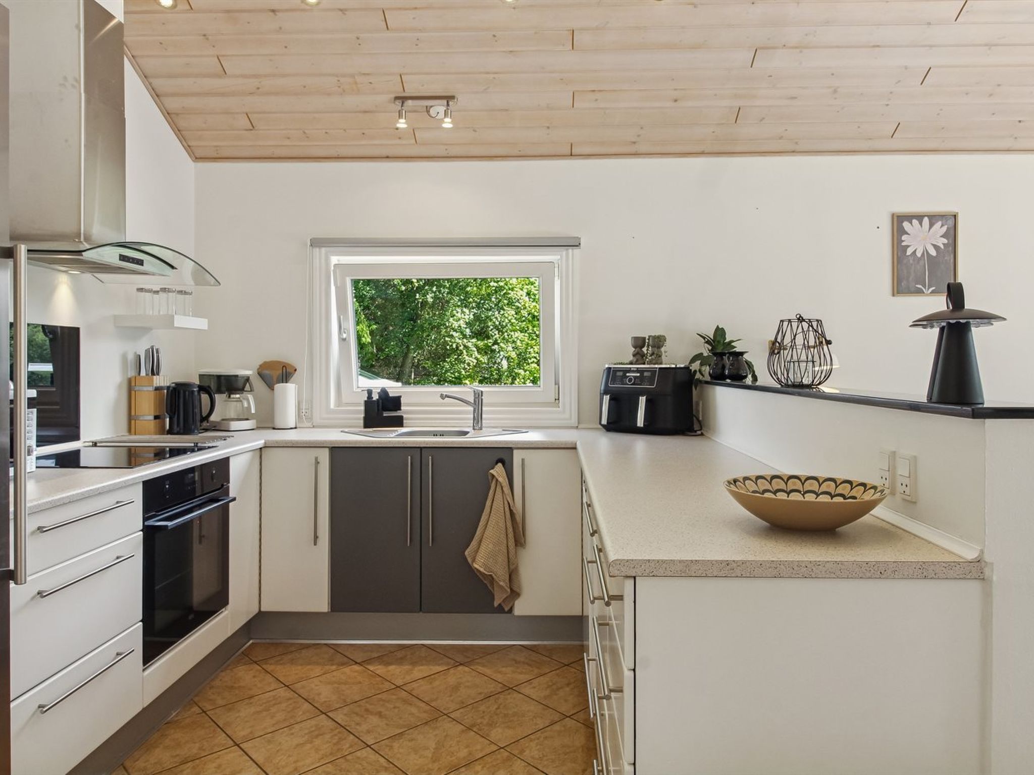 Maison "Elle" – Cuisine et coin repas, photo 3 sur 10