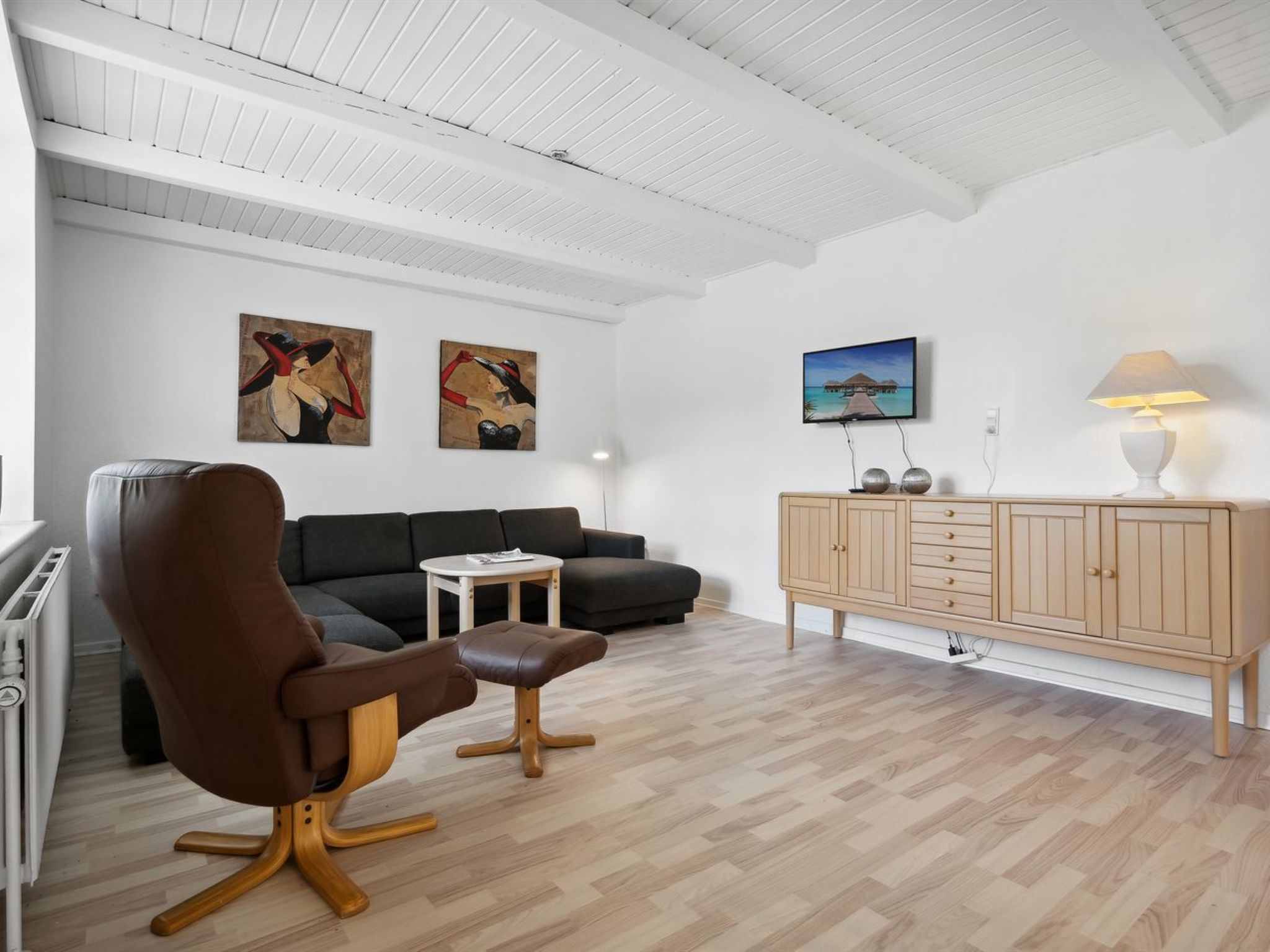 "Essie" - 20km from the sea