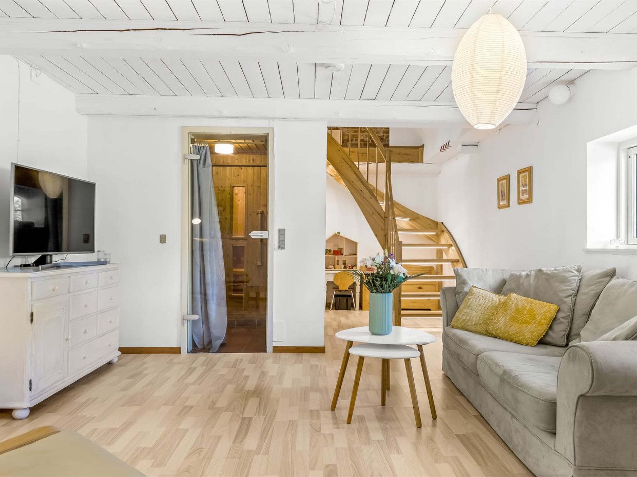 "Thilo" - 39km from the sea - Inside