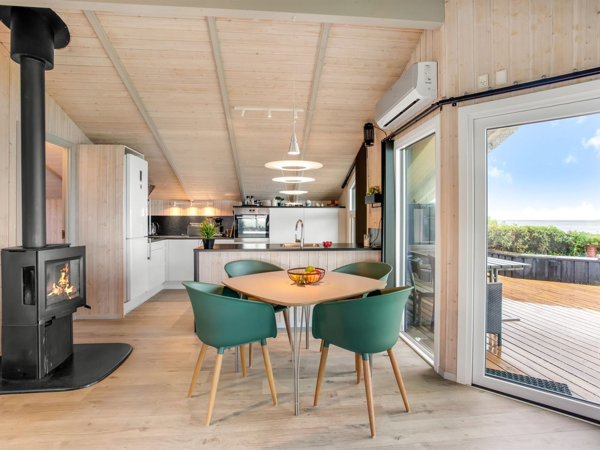 "Holmwith" - 50m from the sea-Binnen