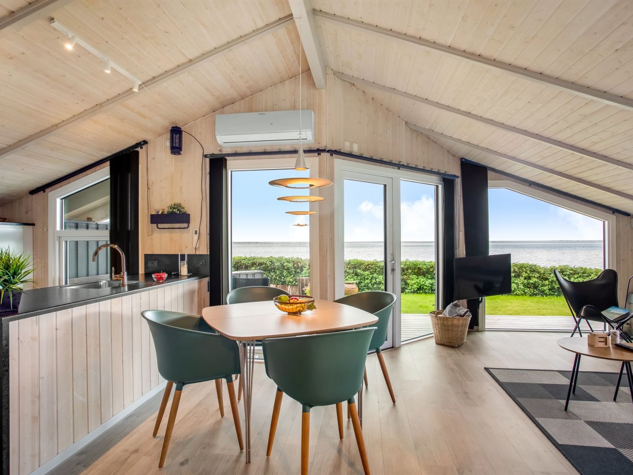 "Holmwith" - 50m from the sea-Binnen