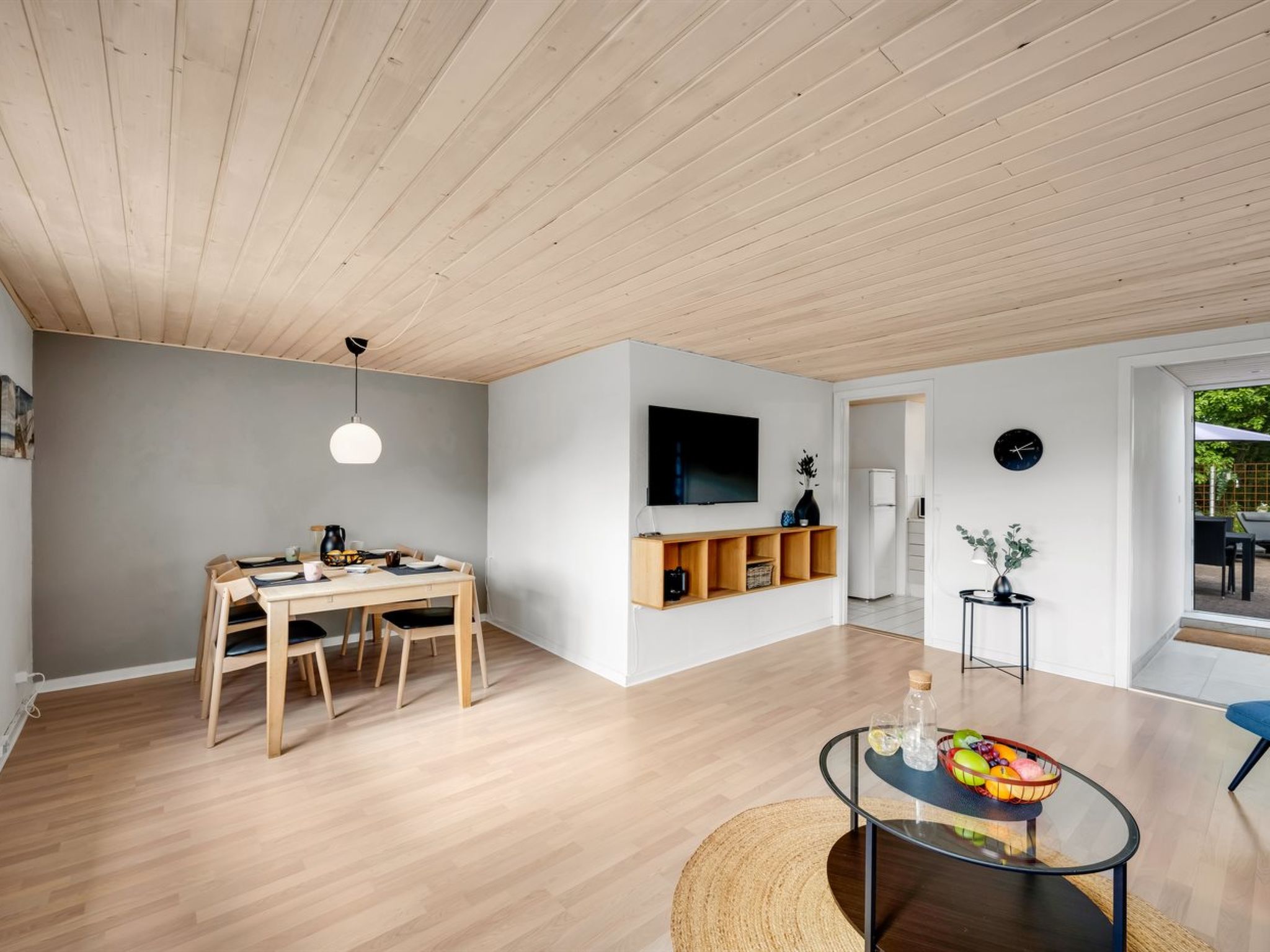 "Eino" - 150m from the sea