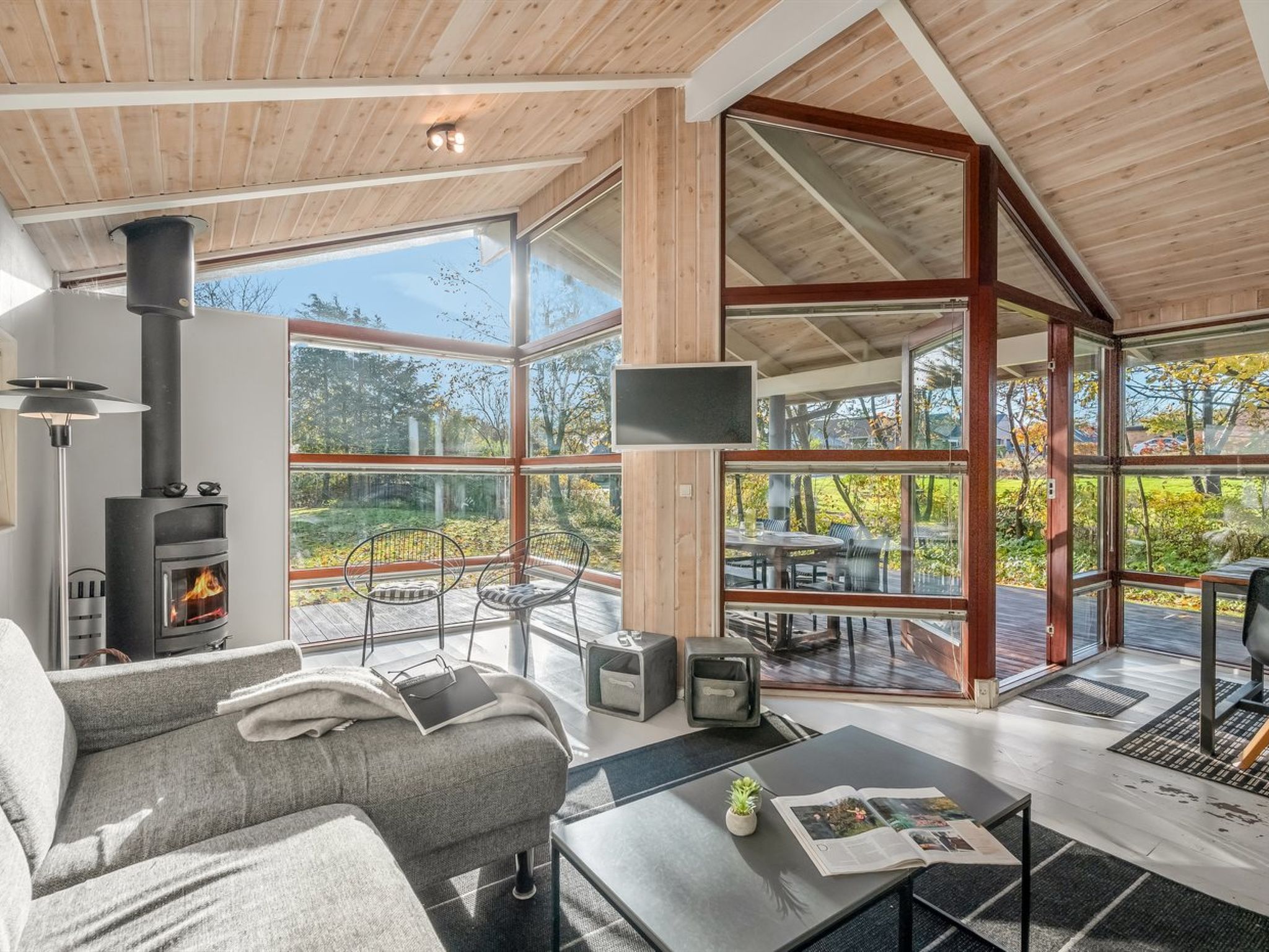 "Jord" - 3.7km from the sea-Drinnen