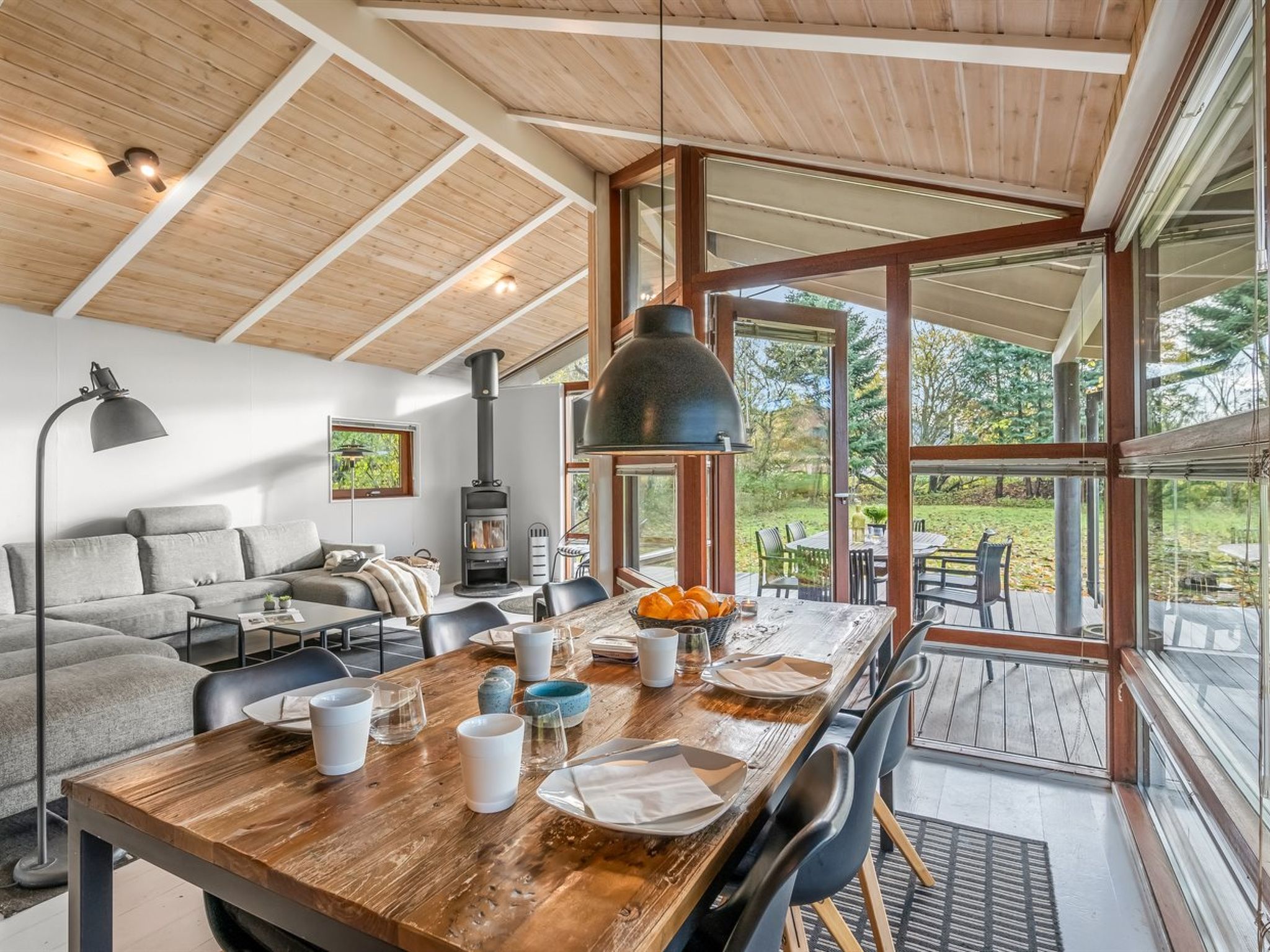 "Jord" - 3.7km from the sea-Drinnen