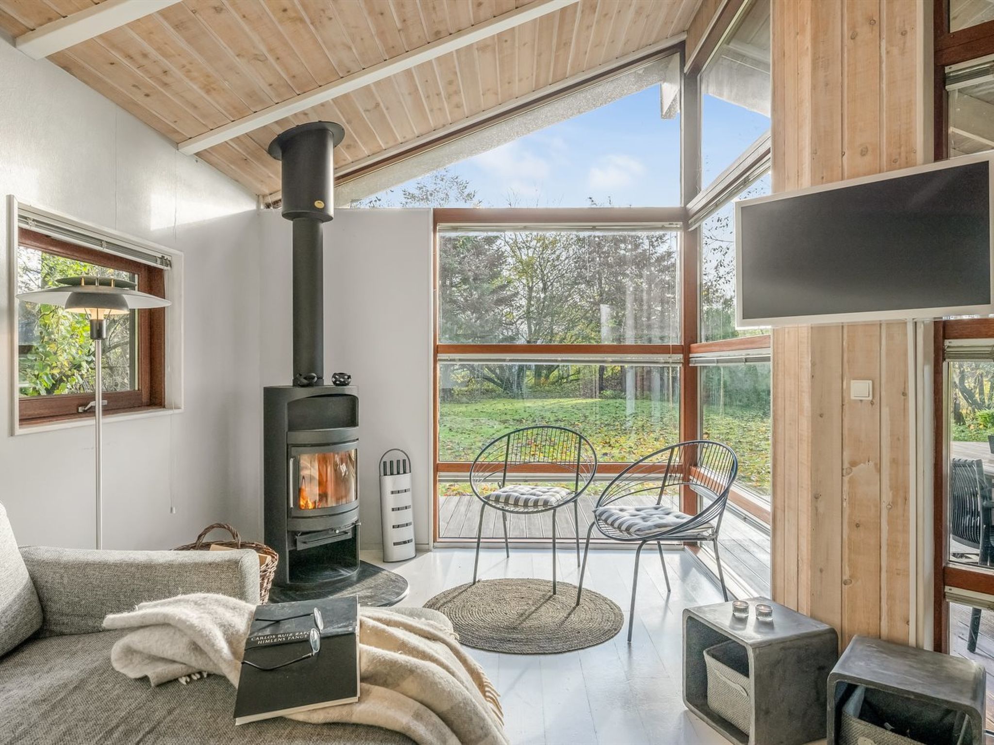 "Jord" - 3.7km from the sea-Drinnen