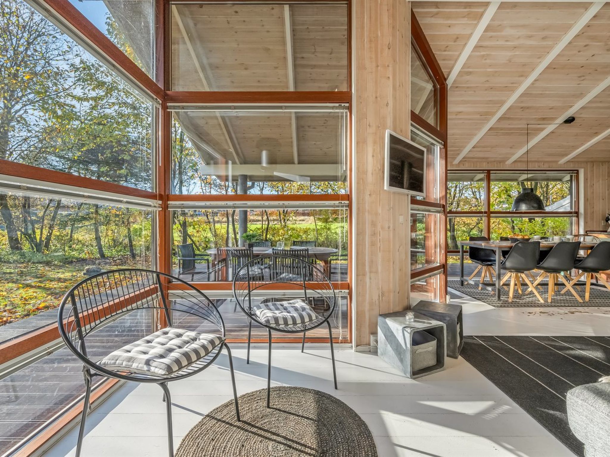 "Jord" - 3.7km from the sea-Drinnen