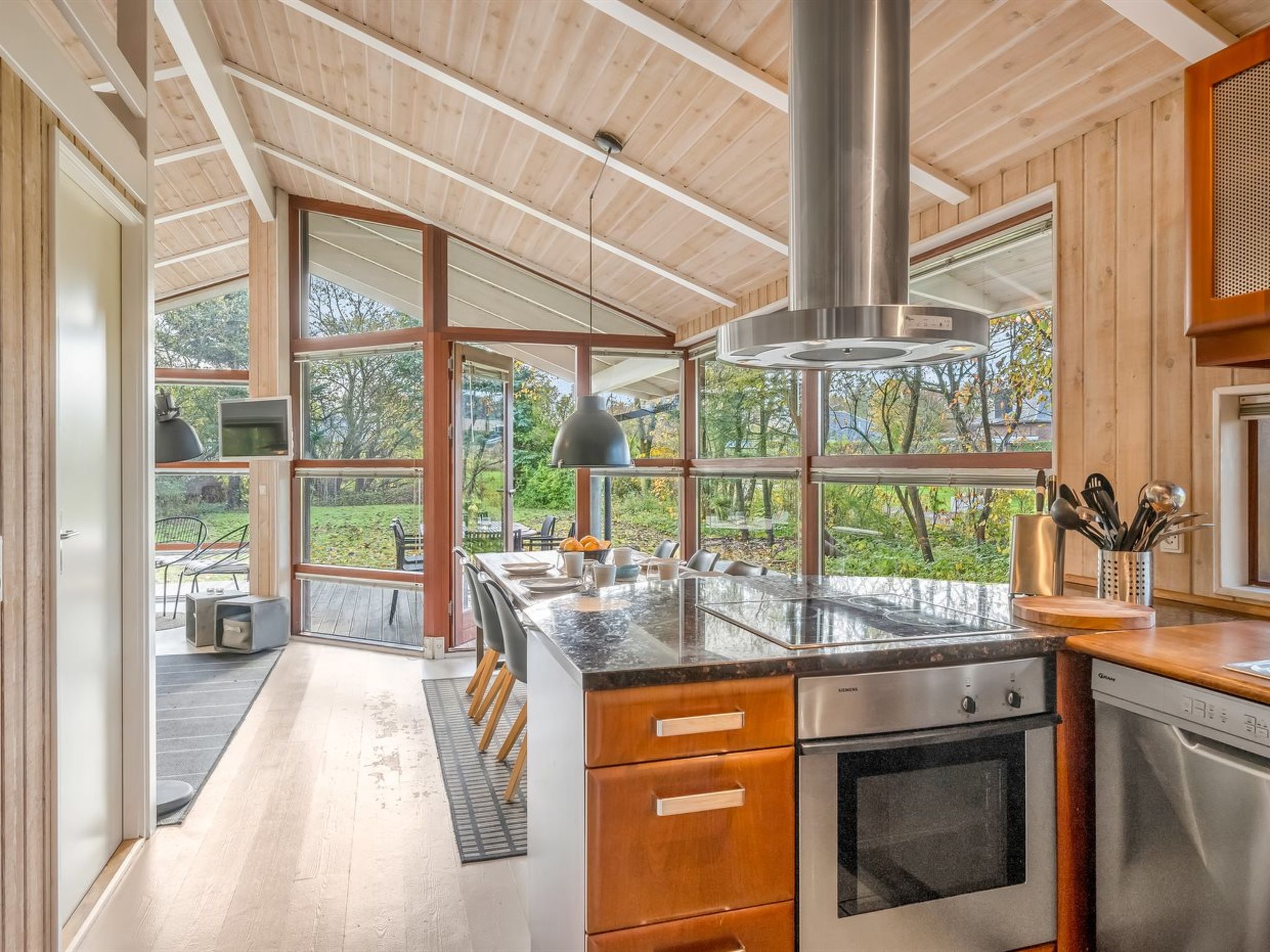 "Jord" - 3.7km from the sea-Drinnen