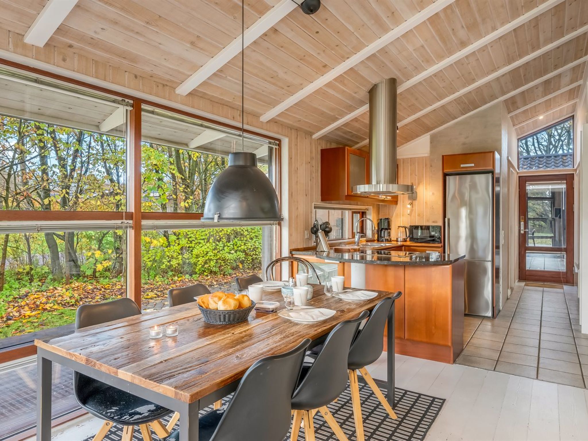 "Jord" - 3.7km from the sea-Drinnen