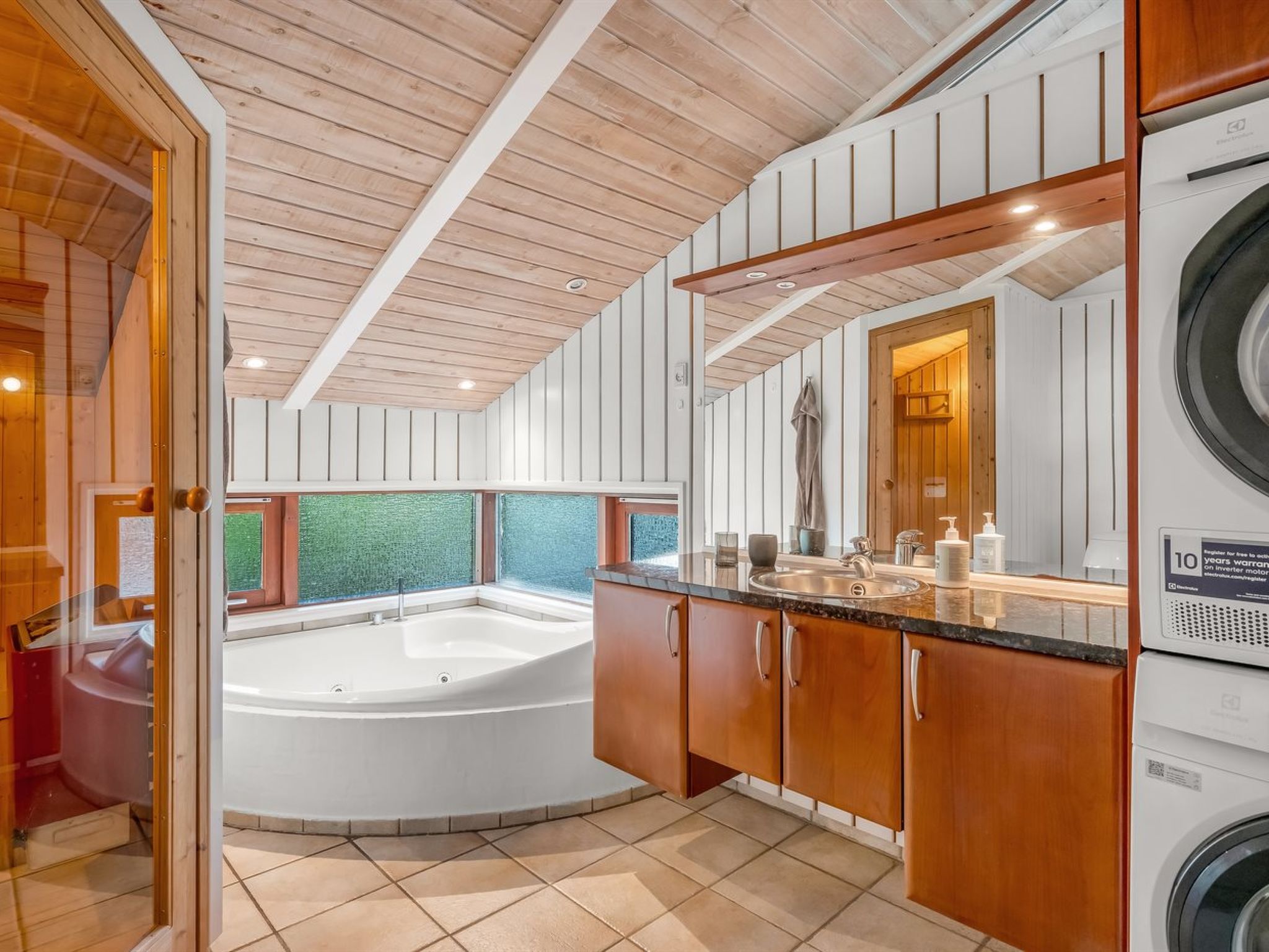 "Jord" - 3.7km from the sea-Drinnen