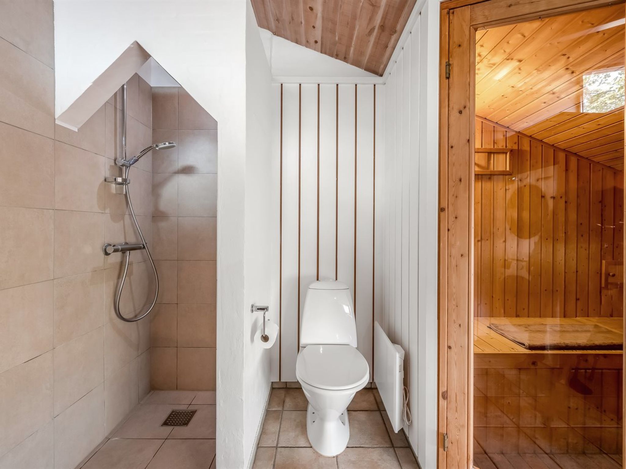 "Jord" - 3.7km from the sea-Drinnen