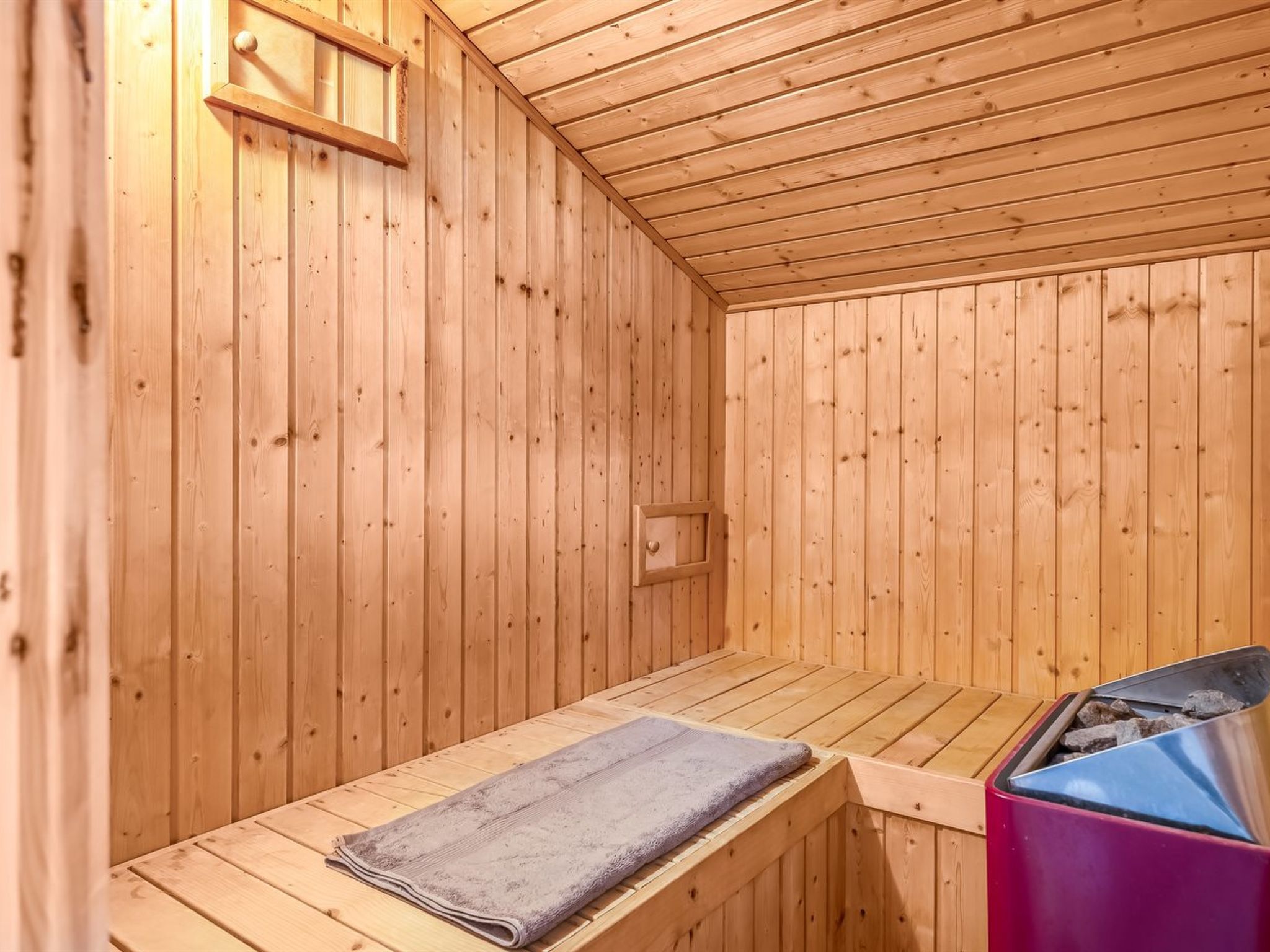 "Jord" - 3.7km from the sea