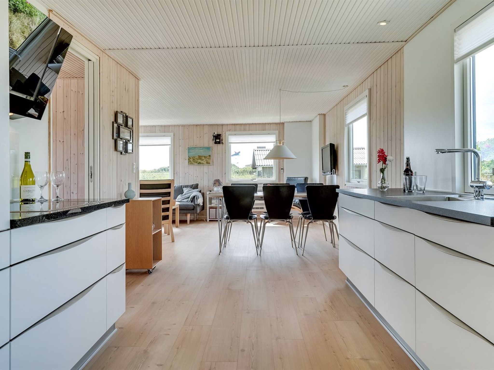 "Kris" - 200m from the sea-Binnen