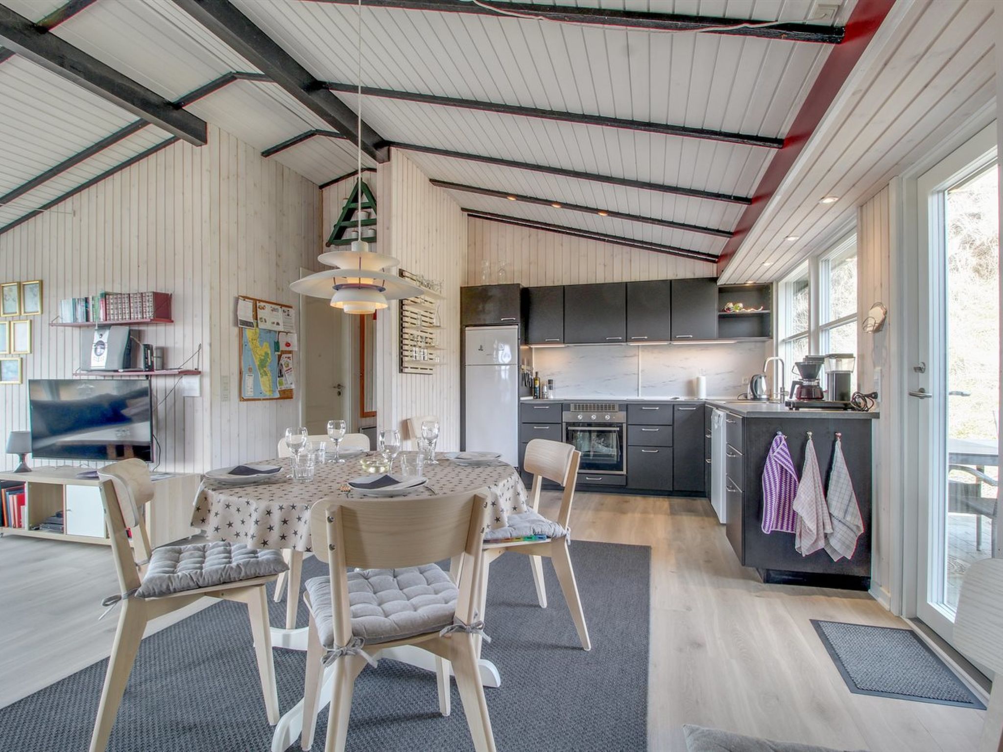 "Vika" - 600m from the sea - Binnen