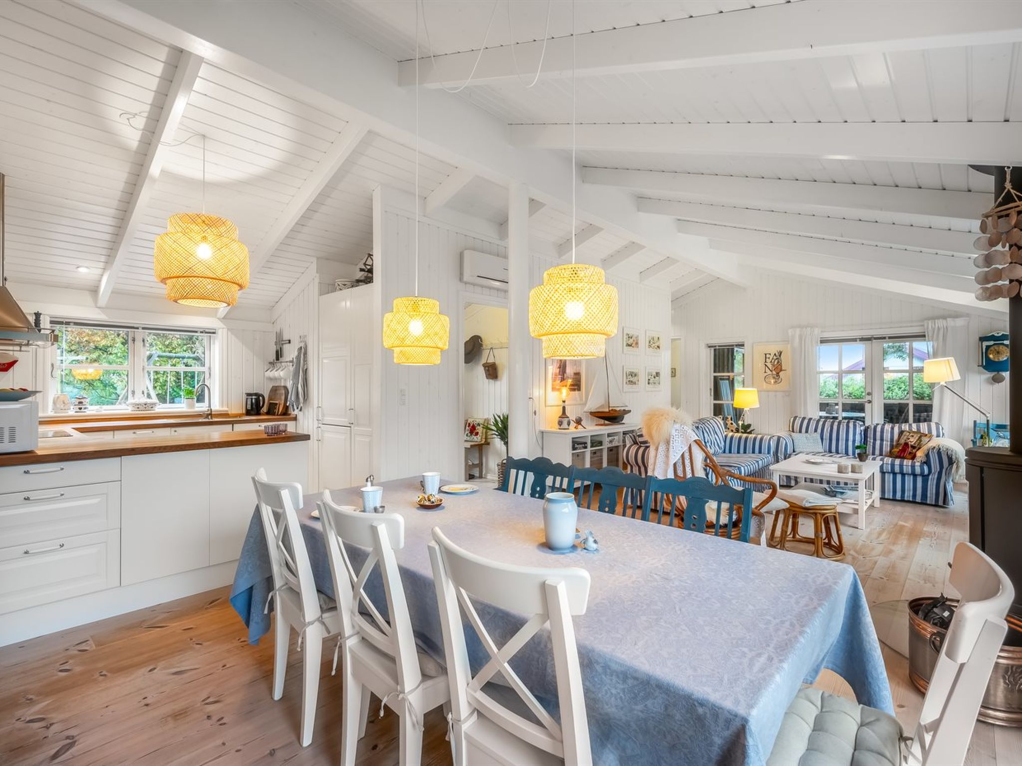 "Danko" - 1.5km from the sea - Binnen