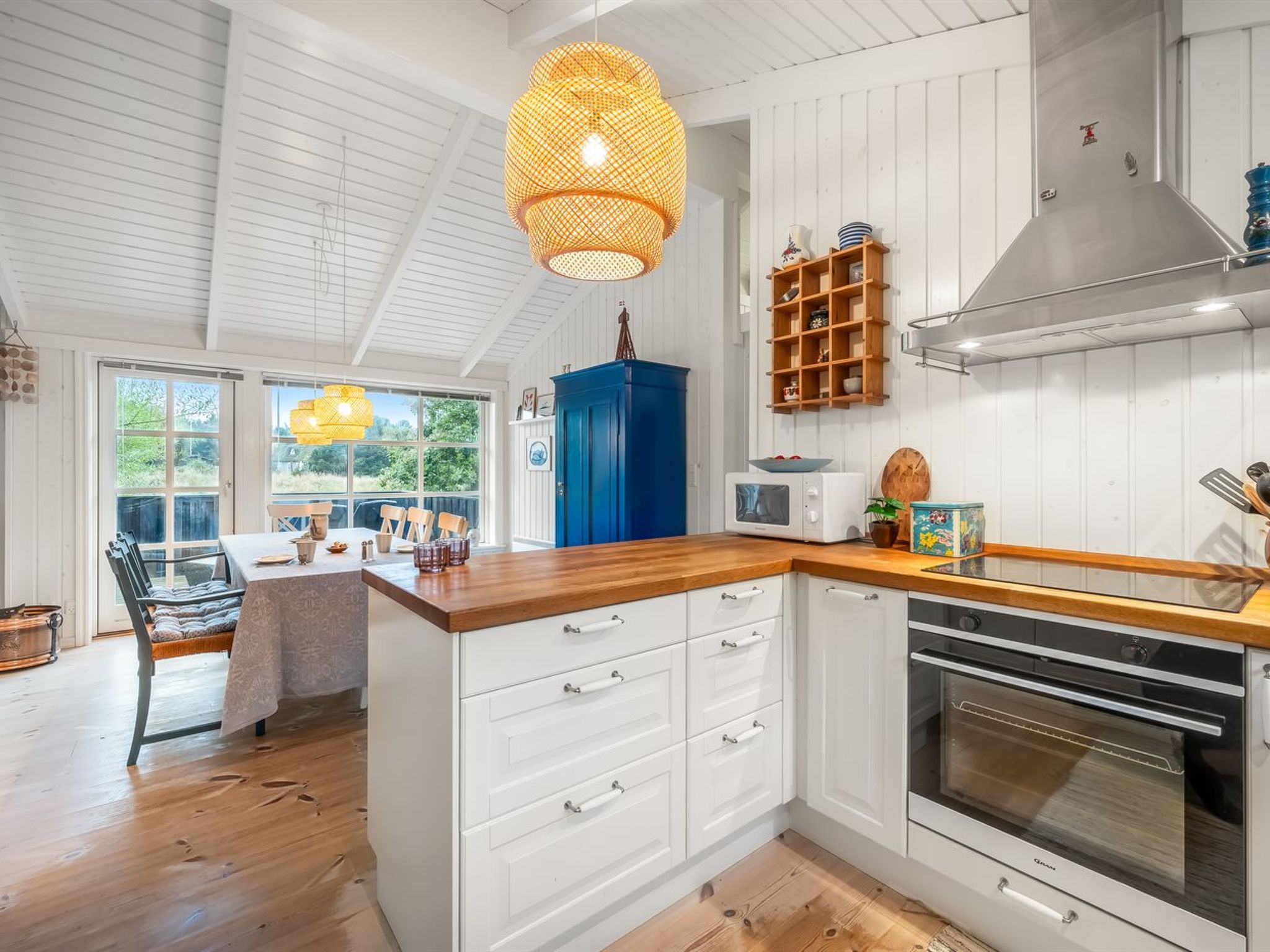 "Danko" - 1.5km from the sea - Binnen