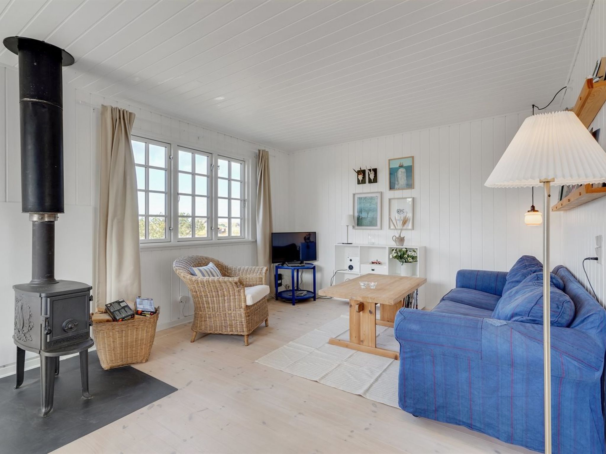 "Aleksi" - 500m from the sea - Binnen