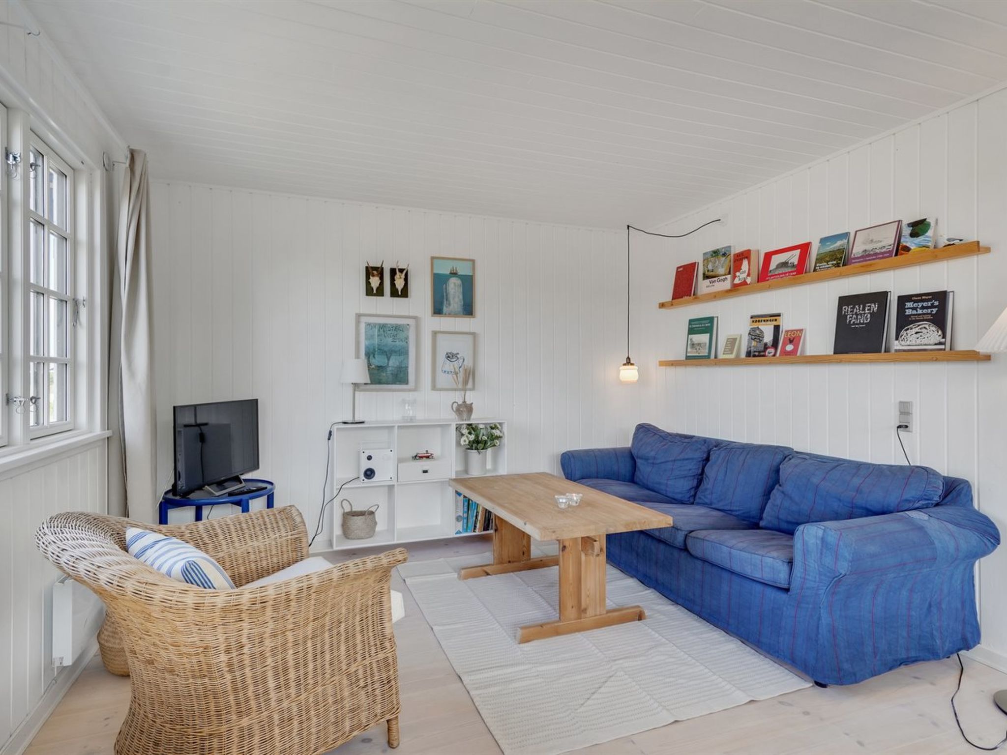 "Aleksi" - 500m from the sea - Binnen
