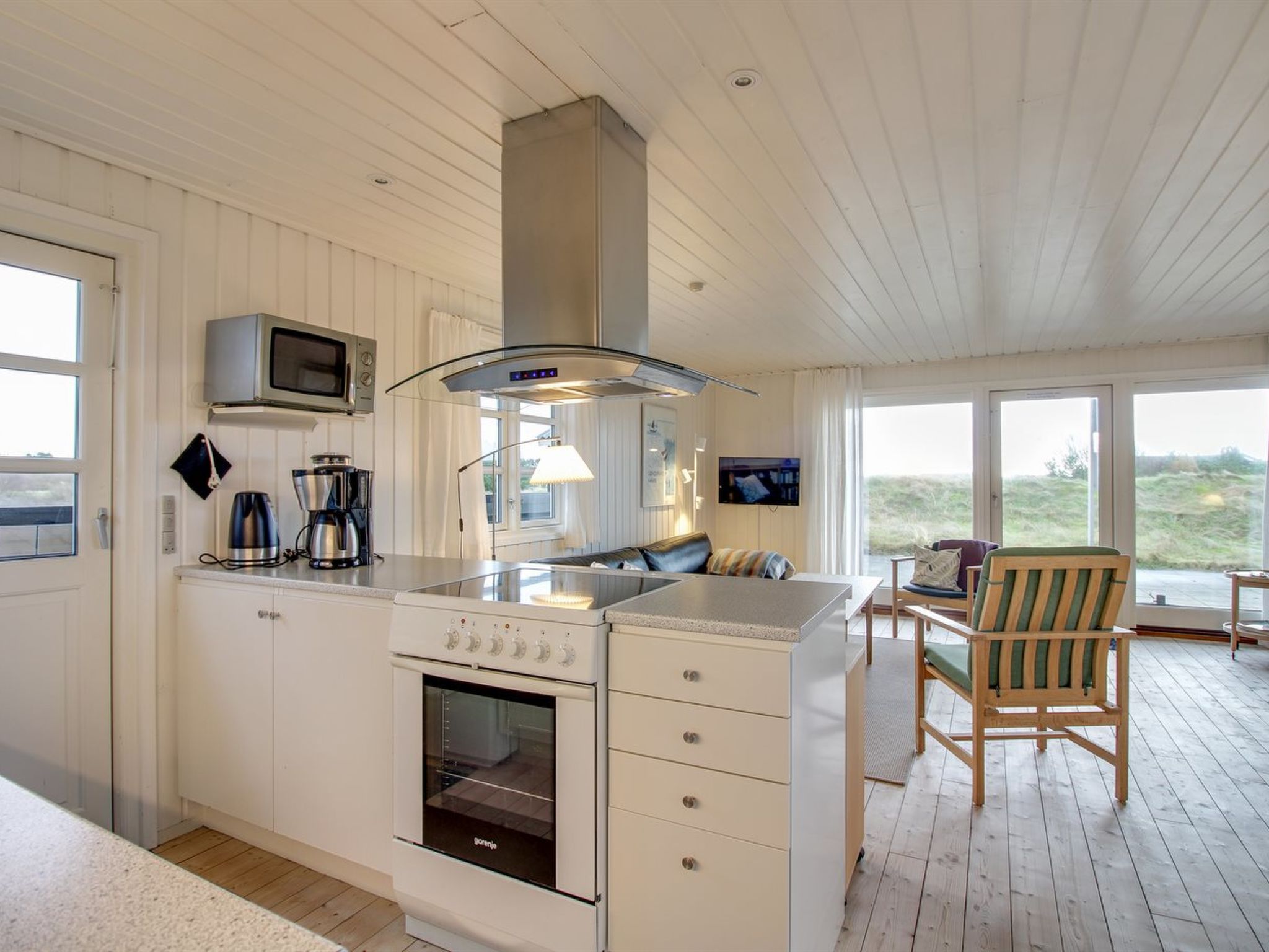 "Eikka" - 600m from the sea-Drinnen