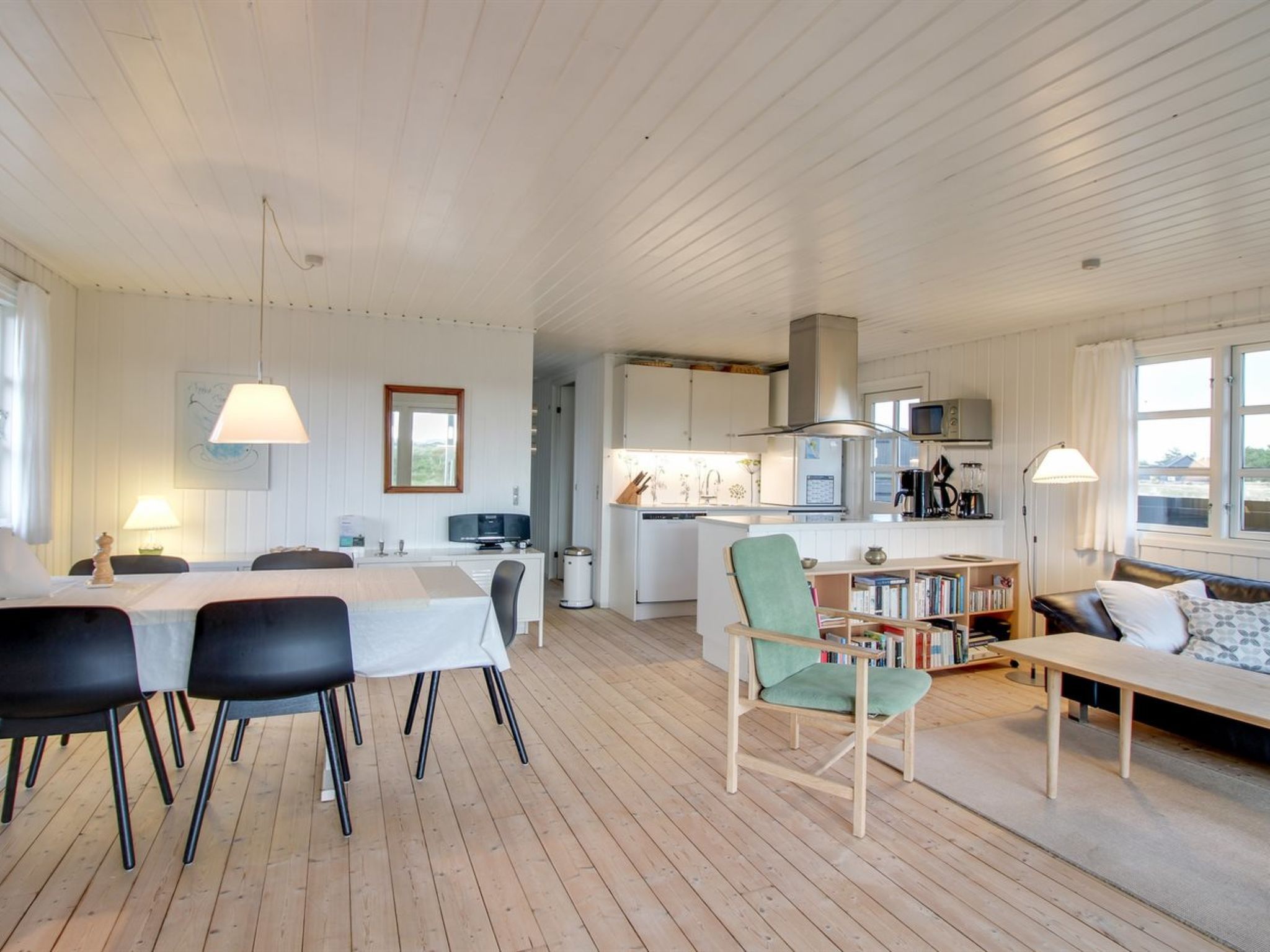 "Eikka" - 600m from the sea - Drinnen