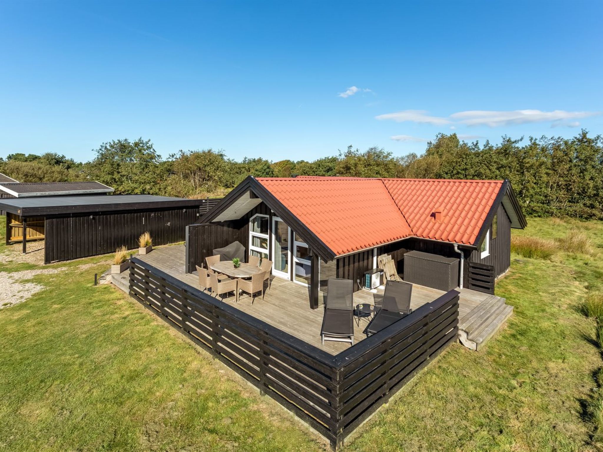 "Skyler" - 1km from the sea
