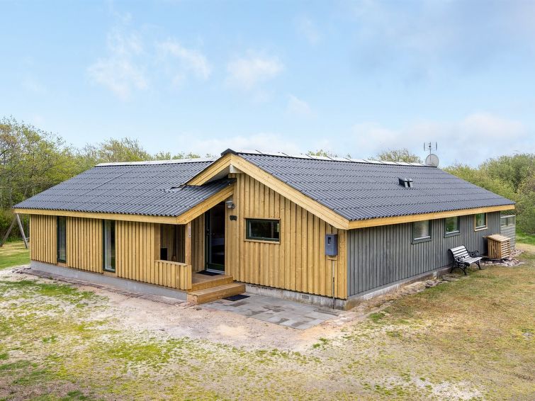 "Arona" - 1.5km from the sea", huis 3-kamers 81 m2. Het objekt is geschikt voor 6 volwassenen + 1 kinderen. Woonkamer met TV en radio. 1 kamer met 1 2-pers bed. 1 kamer met 1 2-pers bed. 1 kamer met 1..