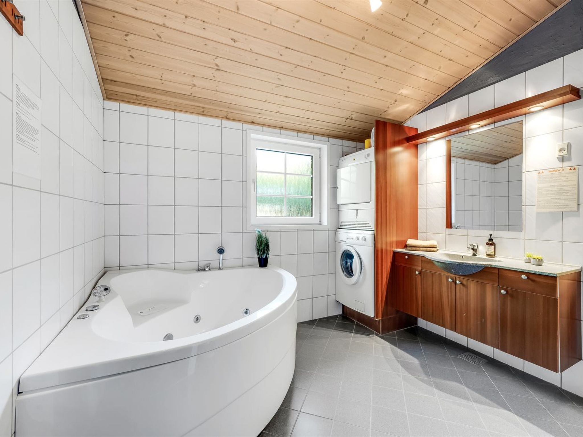 "Jula" - 800m from the sea