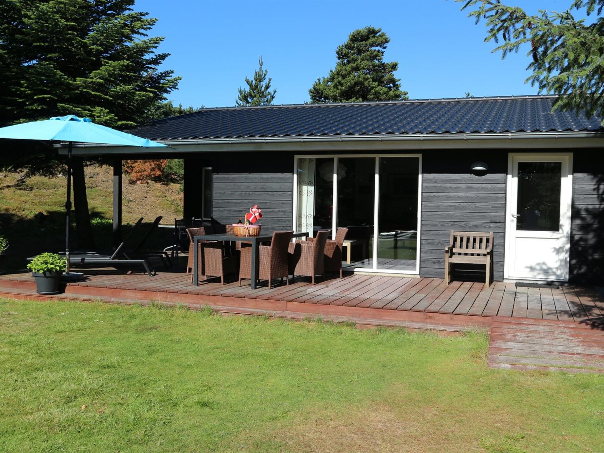"France" - 1.1km from the sea-Buiten