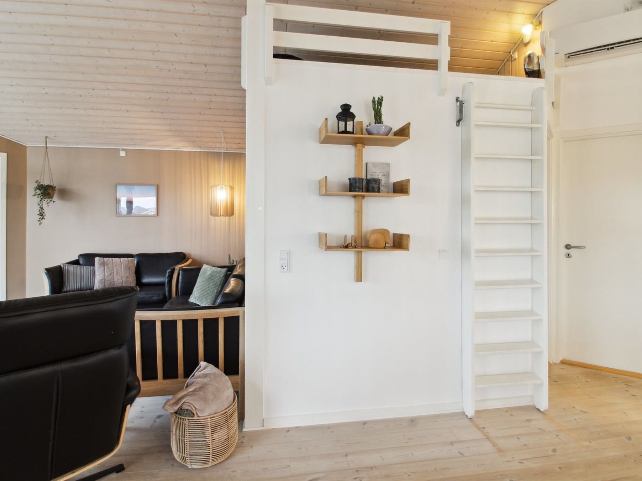 "Tiane" - 800m from the sea - Binnen
